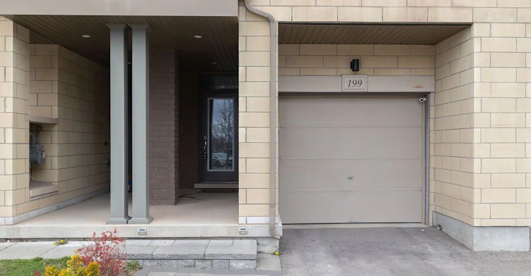 199 Sabina Drive, Oakville, ON, L6H 0W3 - 2