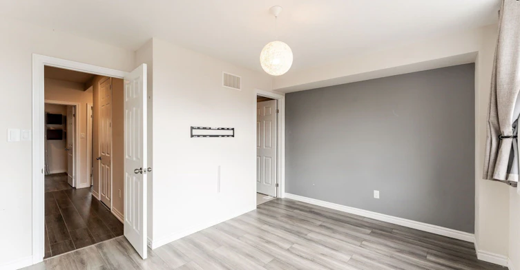 23-405 Plains Road E, Burlington, ON, L7T 2C9 - 19
