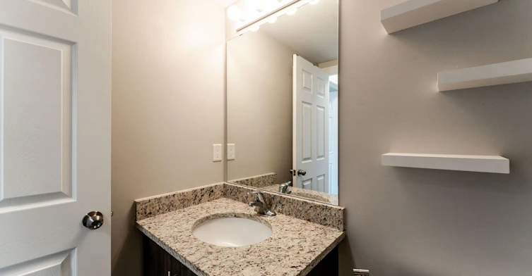 23-405 Plains Road E, Burlington, ON, L7T 2C9 - 29