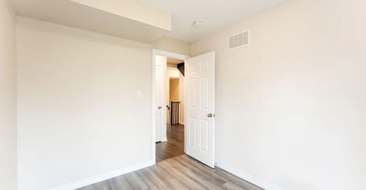 23-405 Plains Road E, Burlington, ON, L7T 2C9 - 27