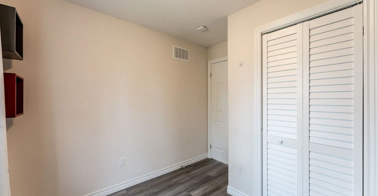 23-405 Plains Road E, Burlington, ON, L7T 2C9 - 25