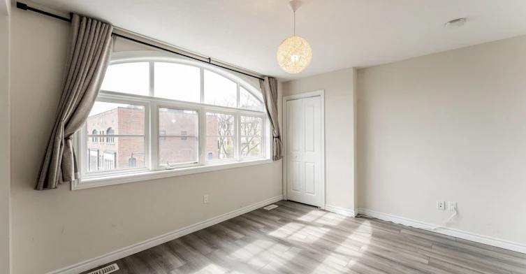 23-405 Plains Road E, Burlington, ON, L7T 2C9 - 21