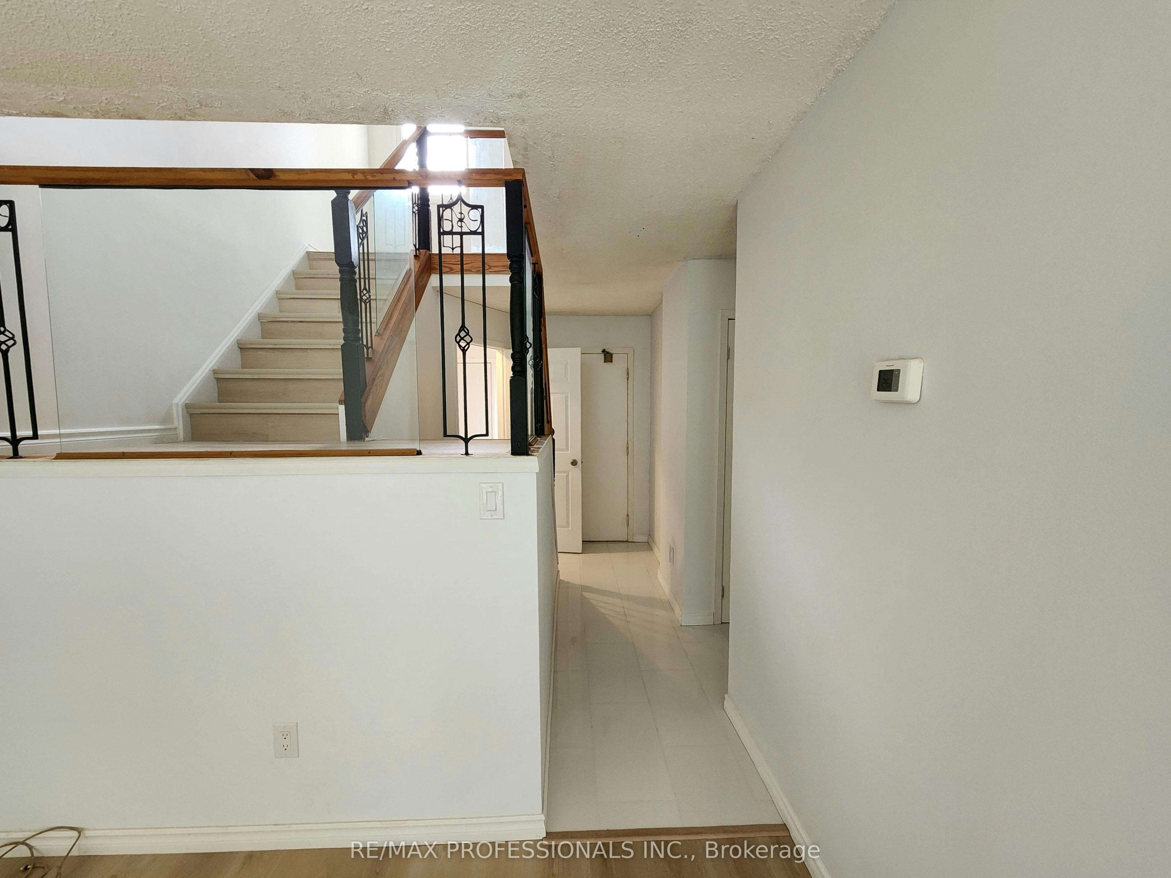 31 UPPER-3079 Fifth Line W, Mississauga, ON, L5L 3T1 - 9