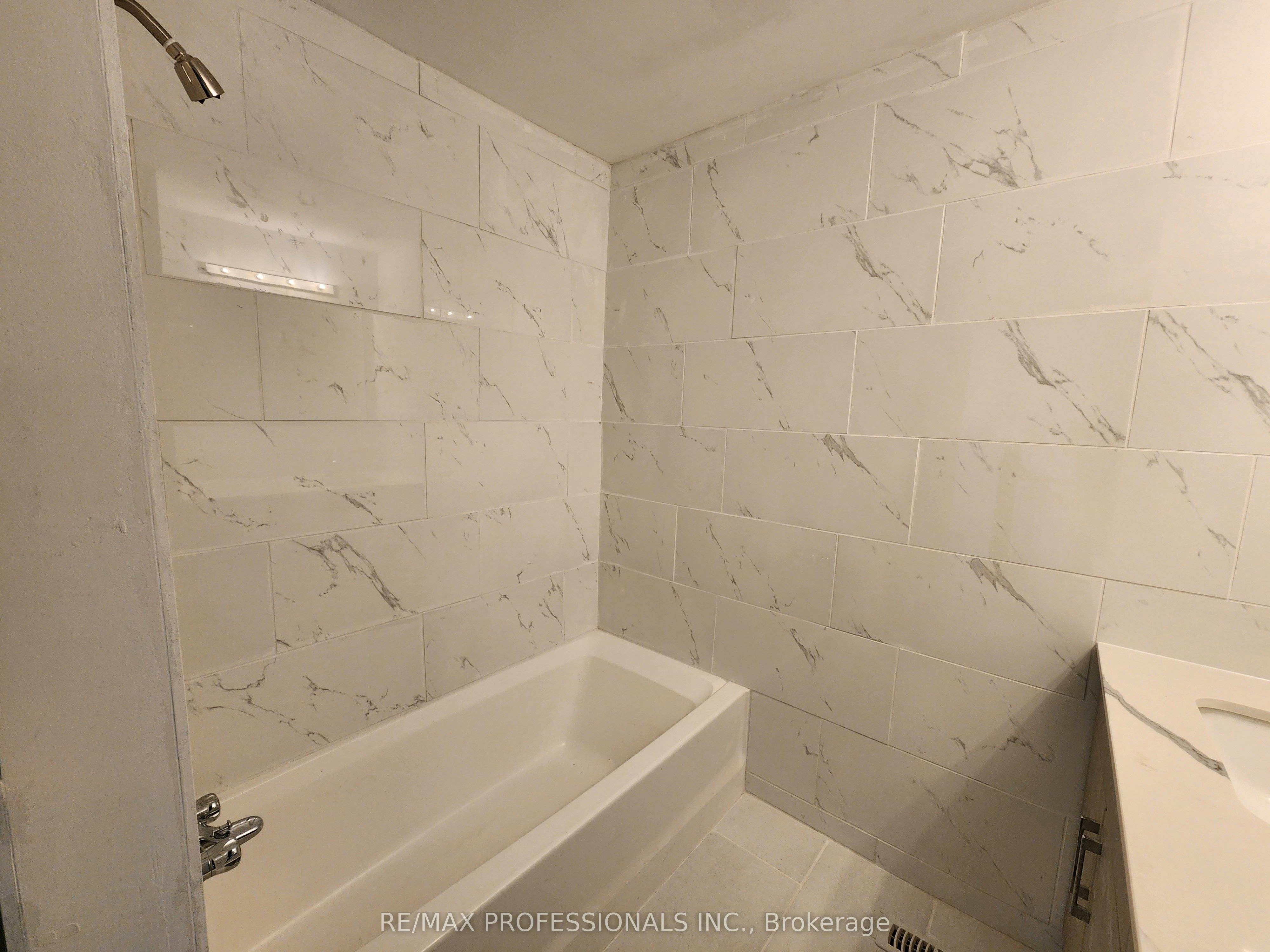31 UPPER-3079 Fifth Line W, Mississauga, ON, L5L 3T1 - 16