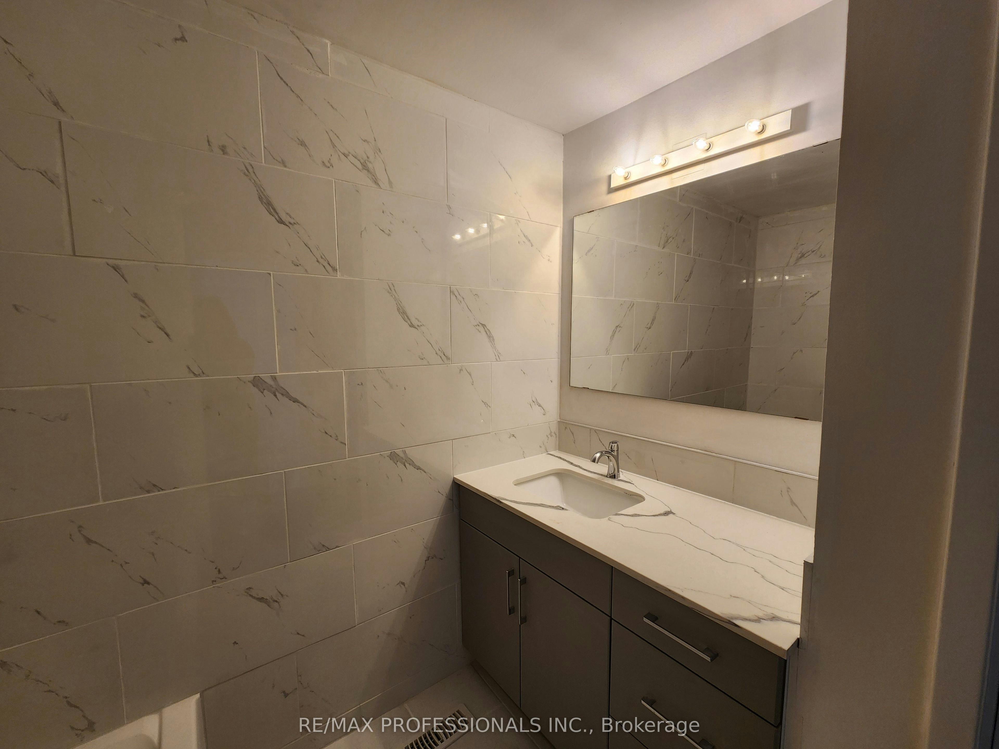 31 UPPER-3079 Fifth Line W, Mississauga, ON, L5L 3T1 - 14