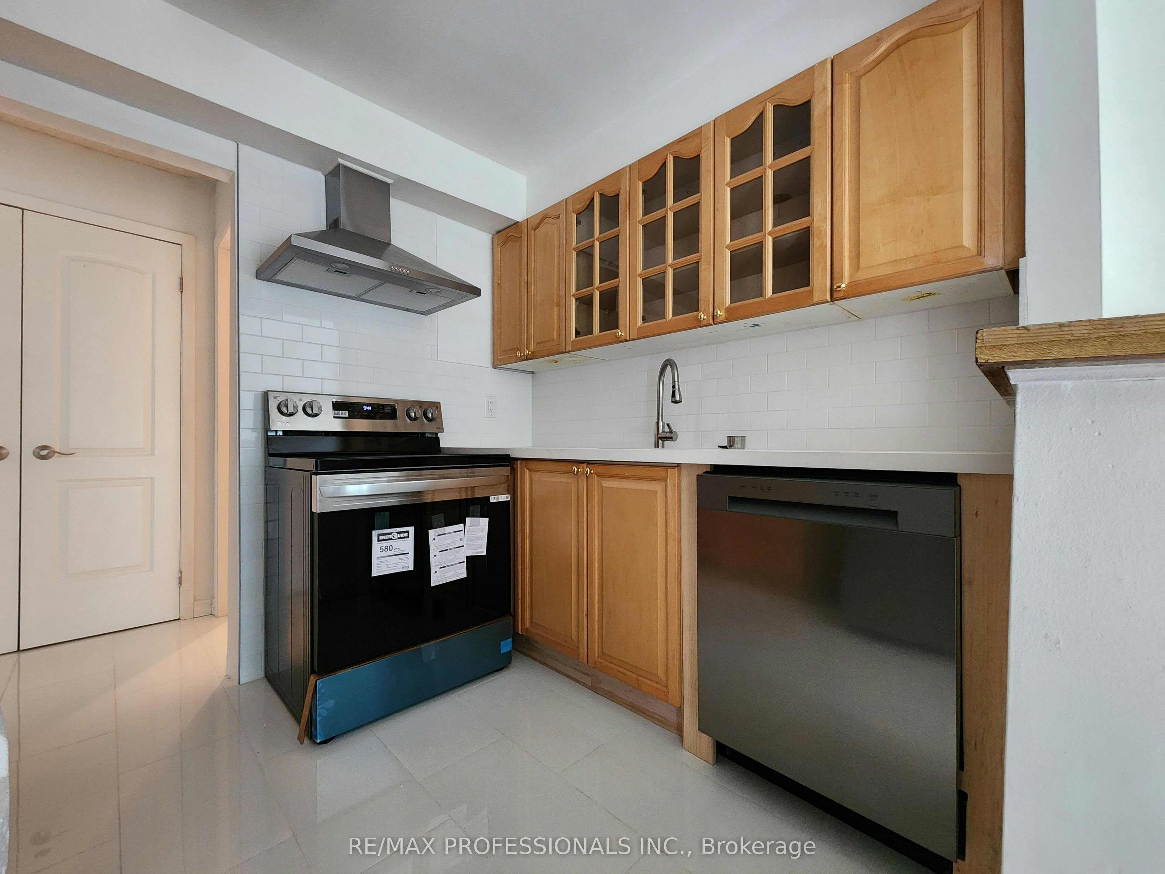 31 UPPER-3079 Fifth Line W, Mississauga, ON, L5L 3T1 - 8