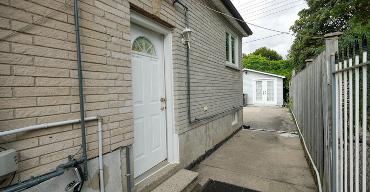 674 Abana Road, Mississauga, ON, L5A 1H4