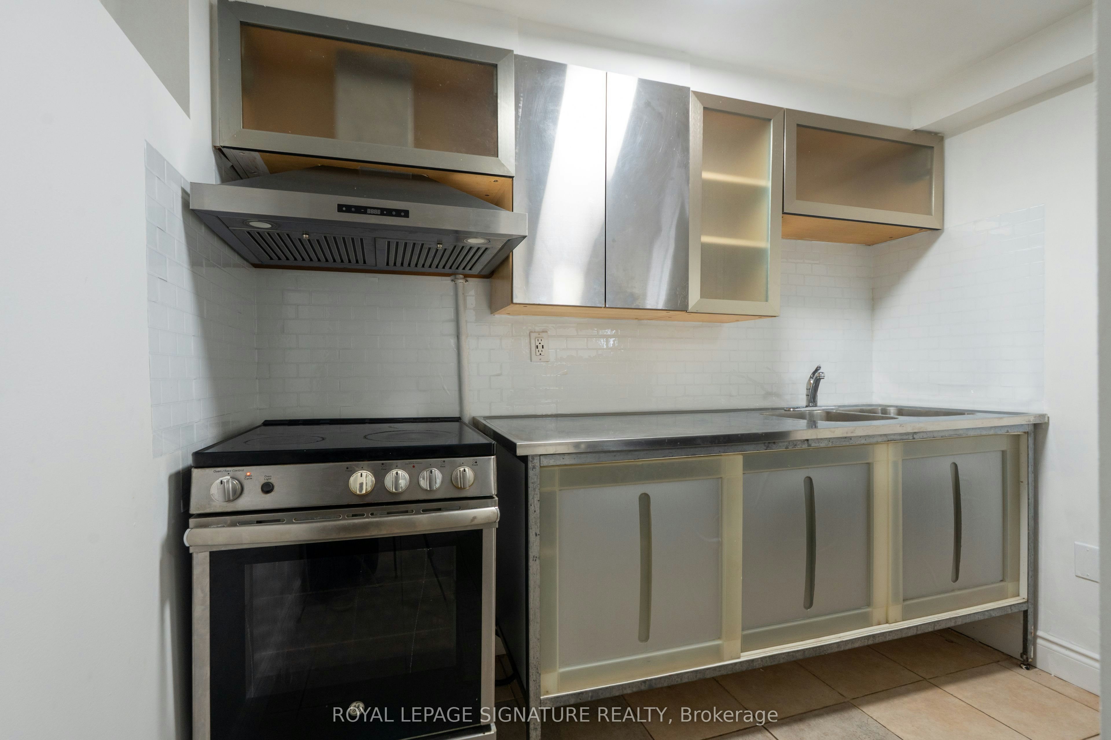 674 Abana Road, Mississauga, ON, L5A 1H4 - 9