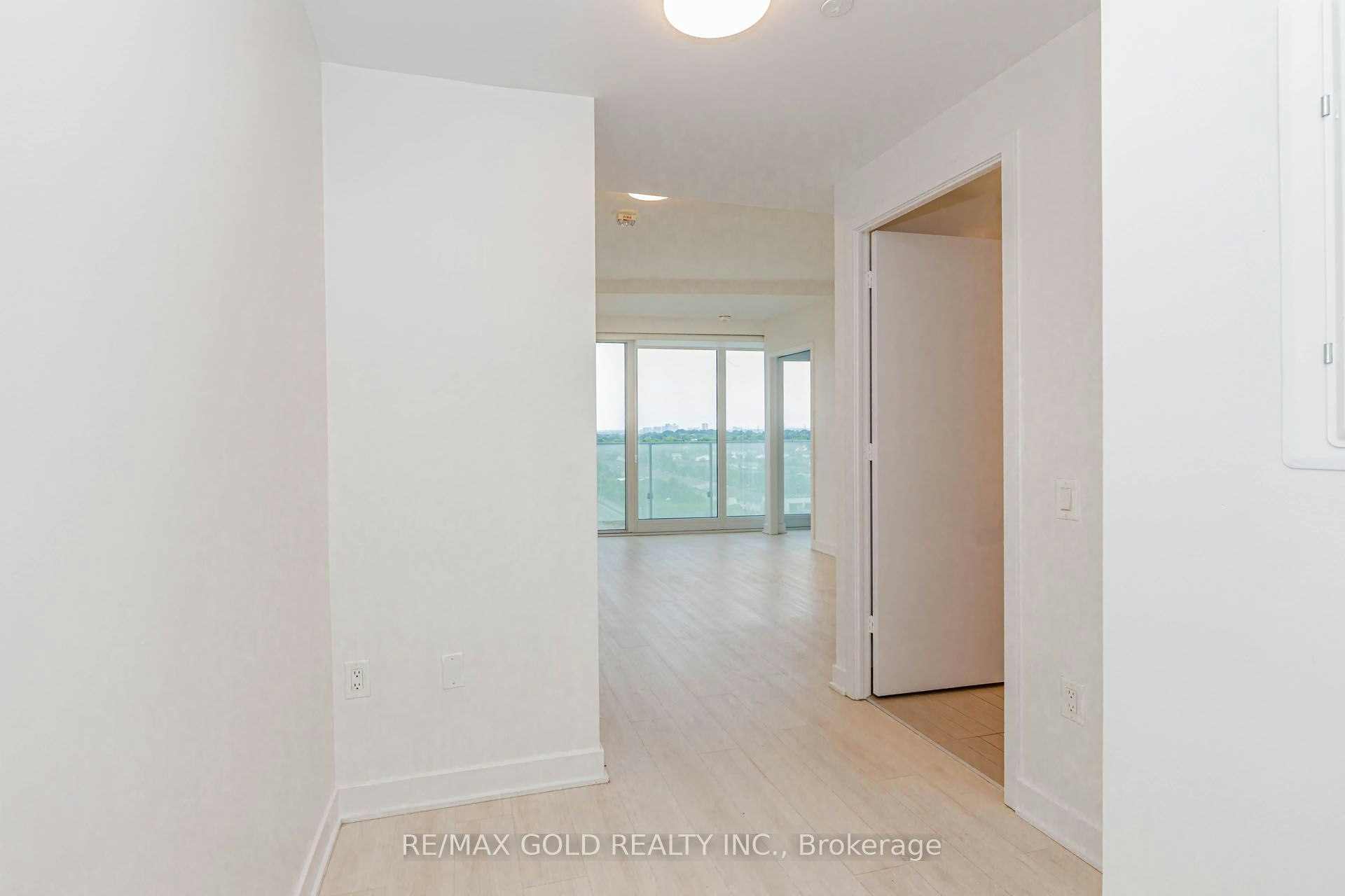 809-3900 Confederation Parkway, Mississauga, ON, L5B 0M3 - 10