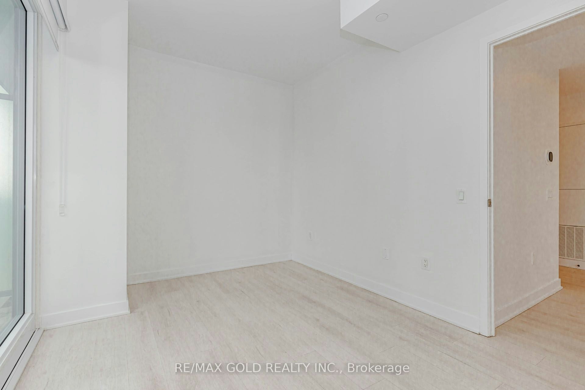 809-3900 Confederation Parkway, Mississauga, ON, L5B 0M3 - 32
