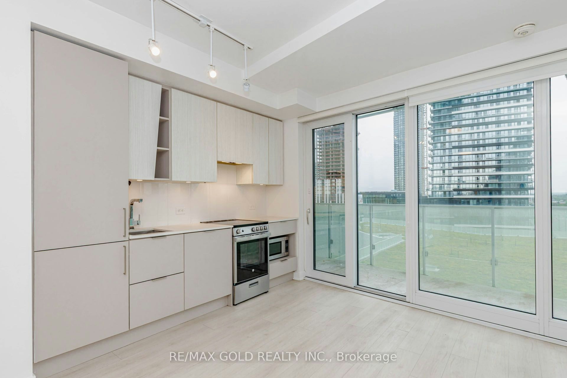 809-3900 Confederation Parkway, Mississauga, ON, L5B 0M3 - 20