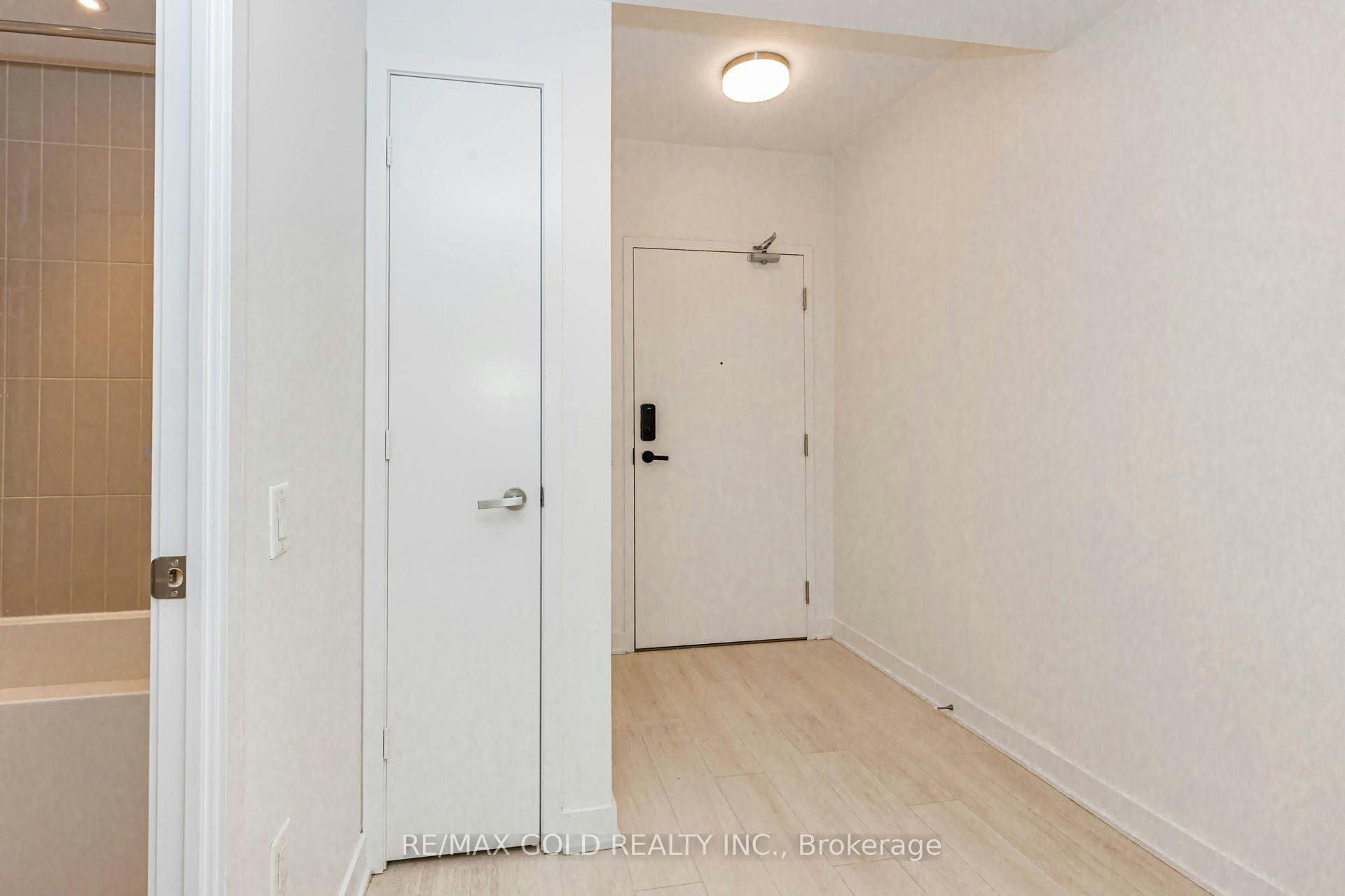 809-3900 Confederation Parkway, Mississauga, ON, L5B 0M3 - 11