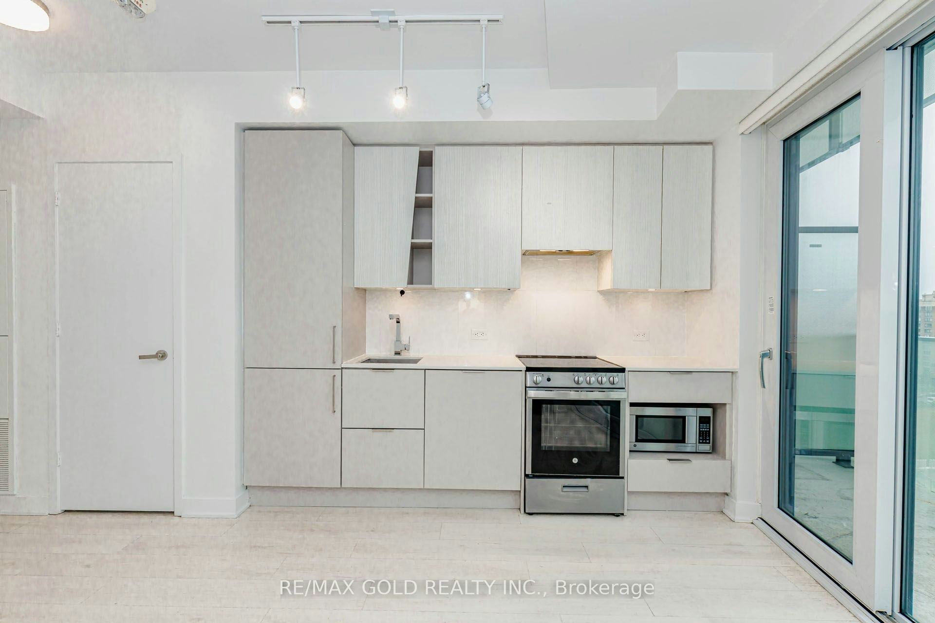 809-3900 Confederation Parkway, Mississauga, ON, L5B 0M3 - 21