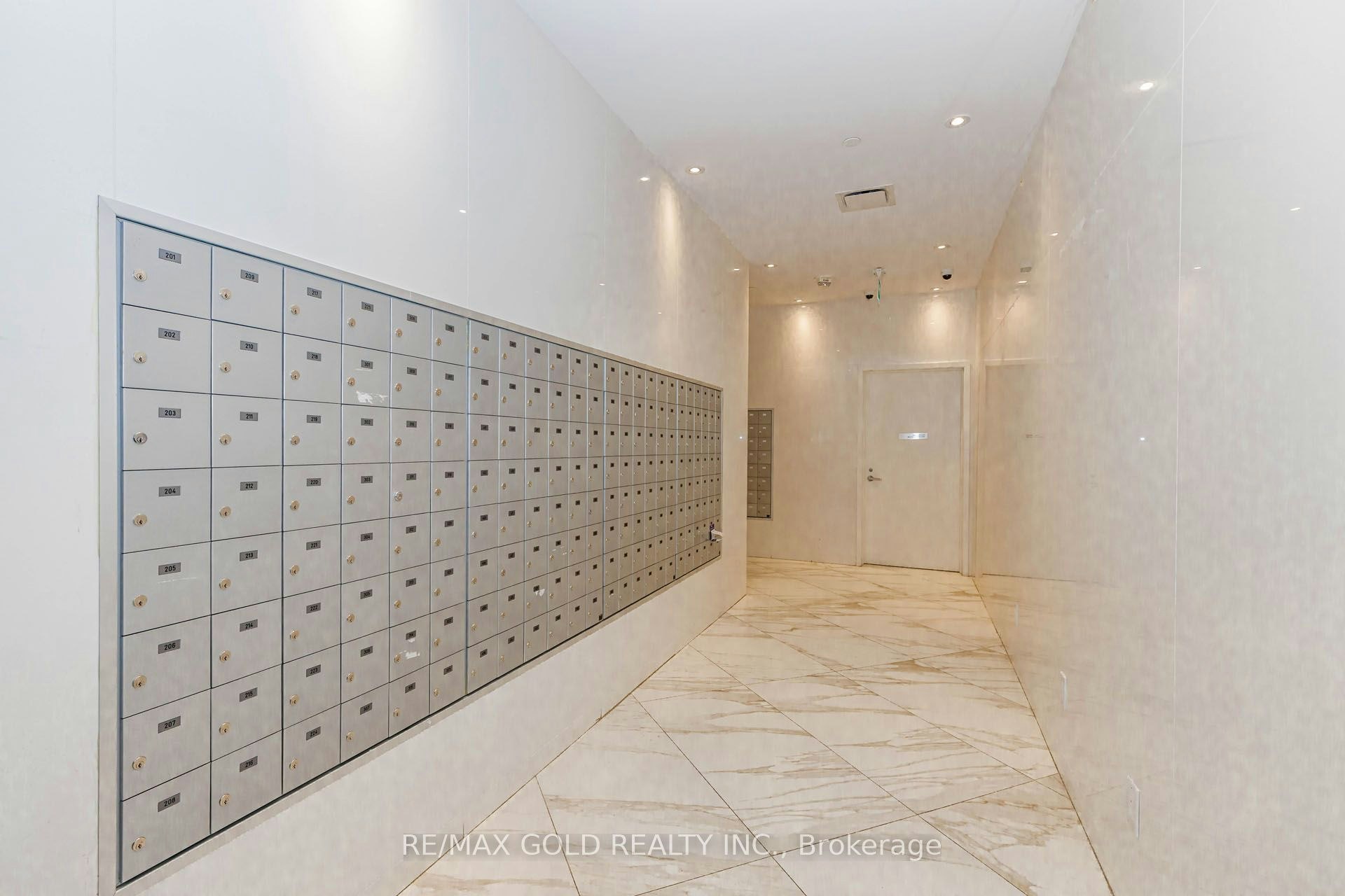 809-3900 Confederation Parkway, Mississauga, ON, L5B 0M3 - 39