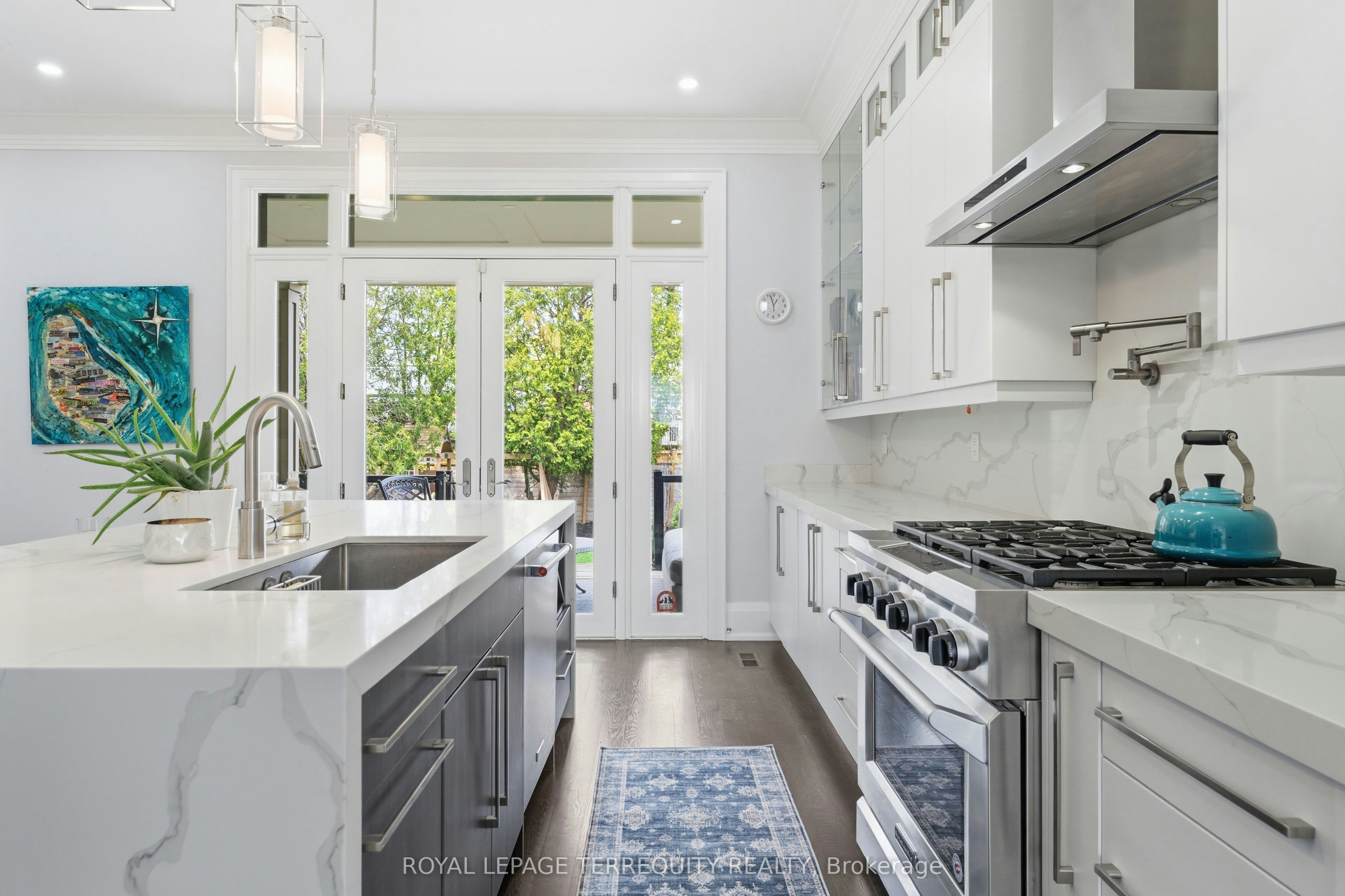130 Edgecroft Road, Toronto, ON, M8Z 2C3