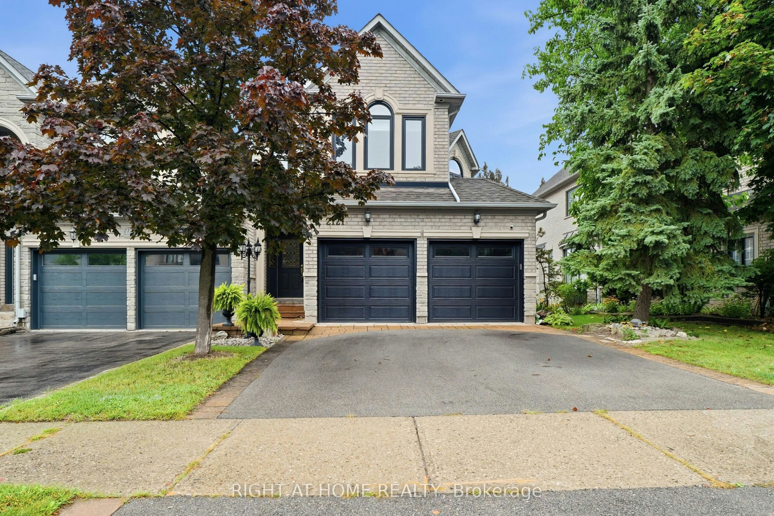 2121 Pinevalley Crescent, Oakville, ON, L6H 6L7