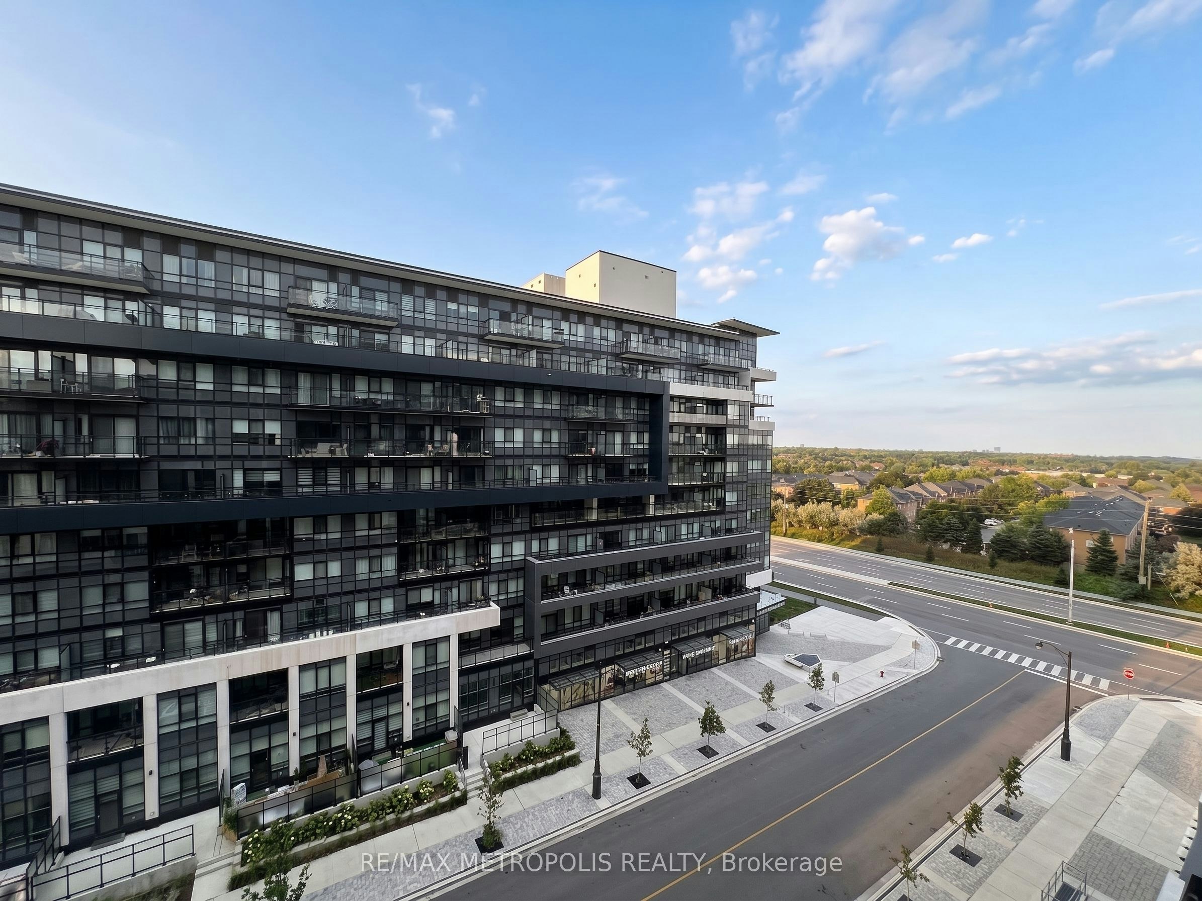 714-405 Dundas Street W, Oakville, ON, L6M 5P9