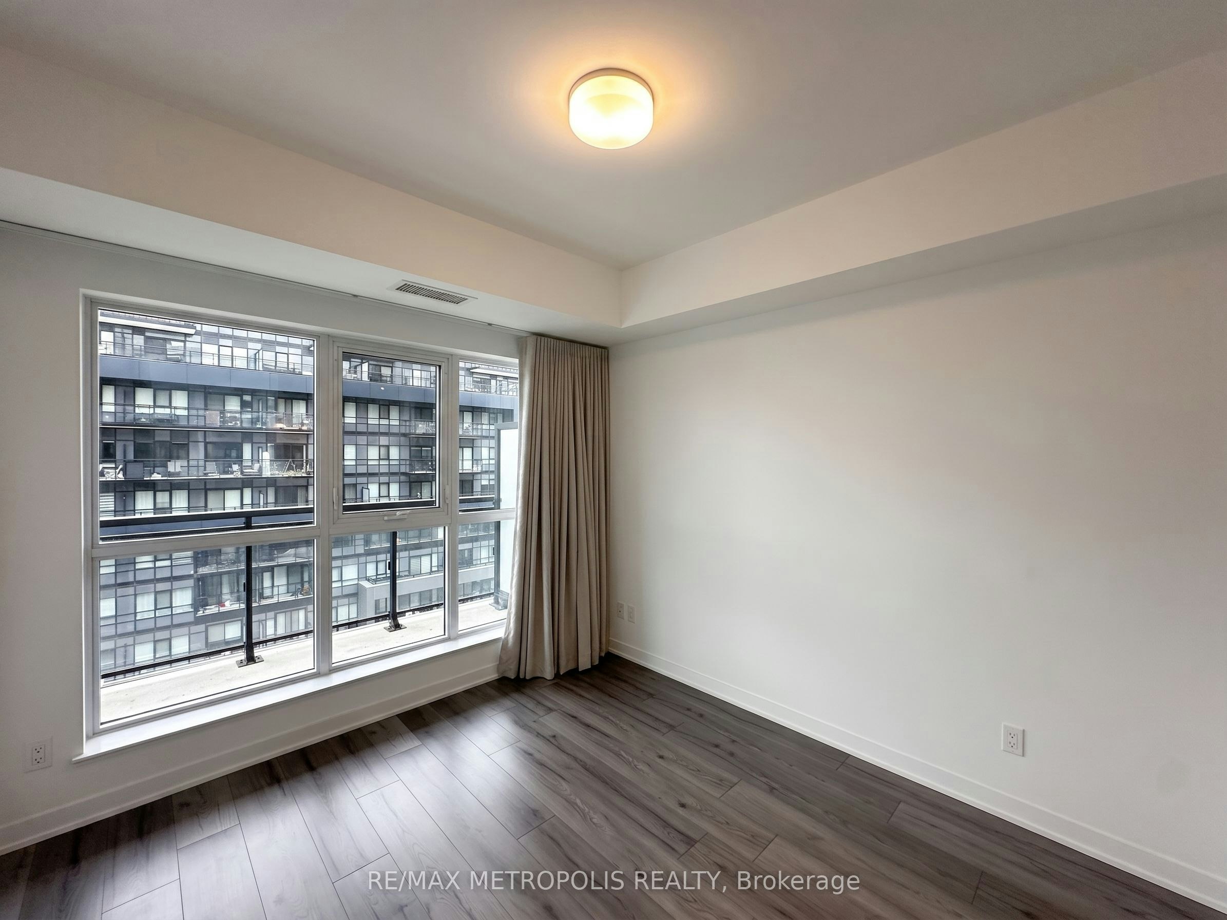 714-405 Dundas Street W, Oakville, ON, L6M 5P9 - 6