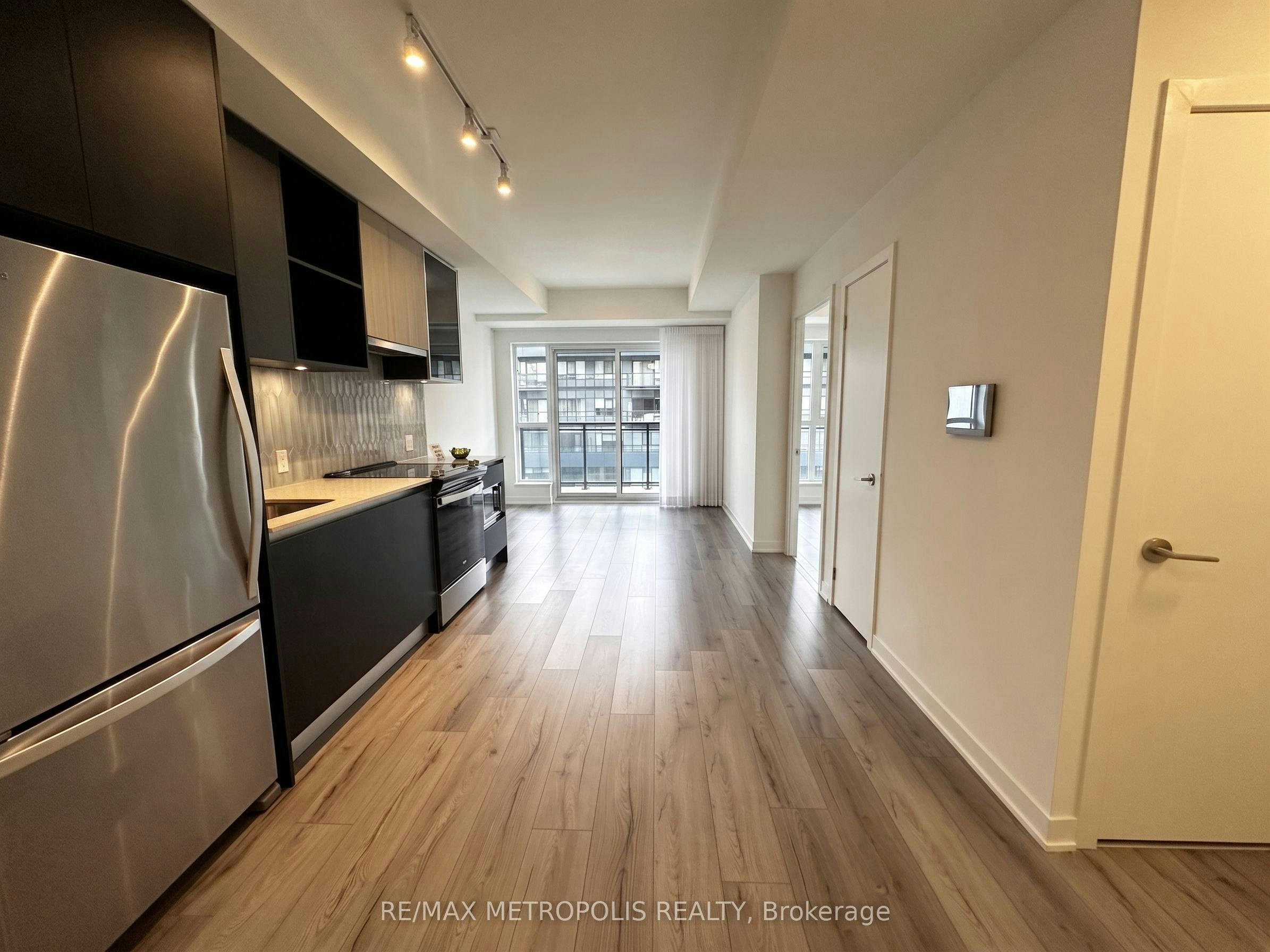 714-405 Dundas Street W, Oakville, ON, L6M 5P9 - 4