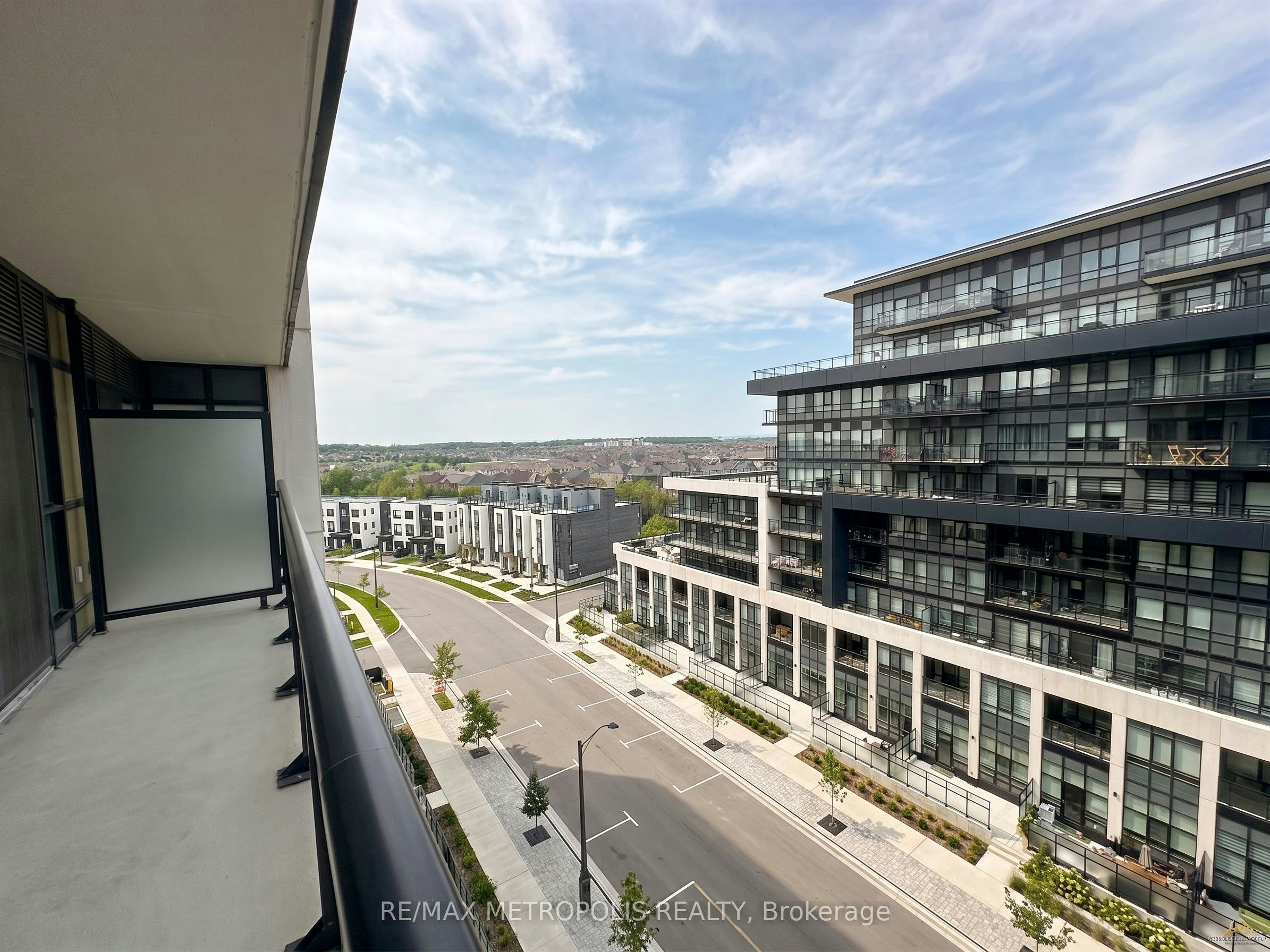 714-405 Dundas Street W, Oakville, ON, L6M 5P9 - 2