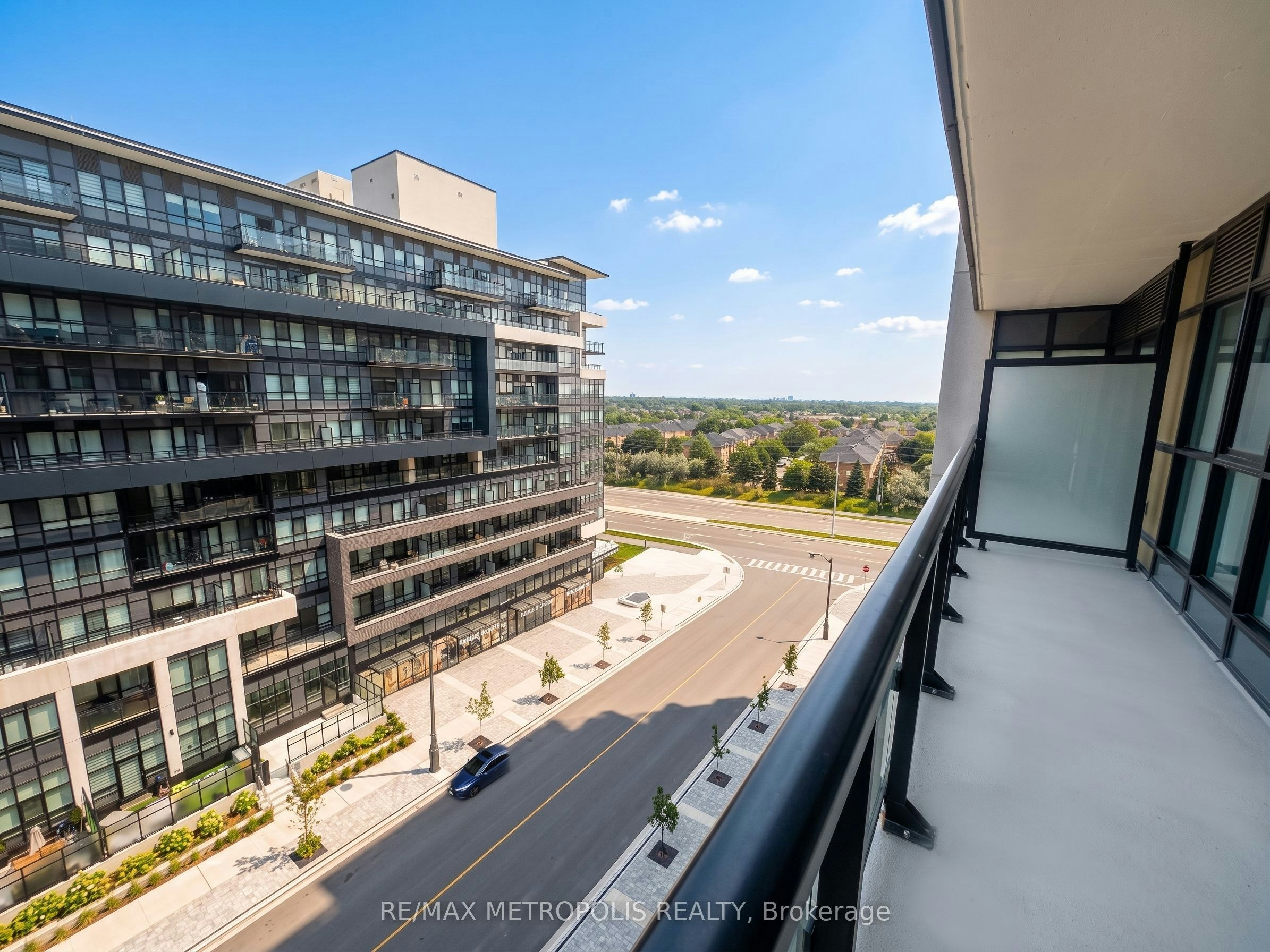 714-405 Dundas Street W, Oakville, ON, L6M 5P9 - 3