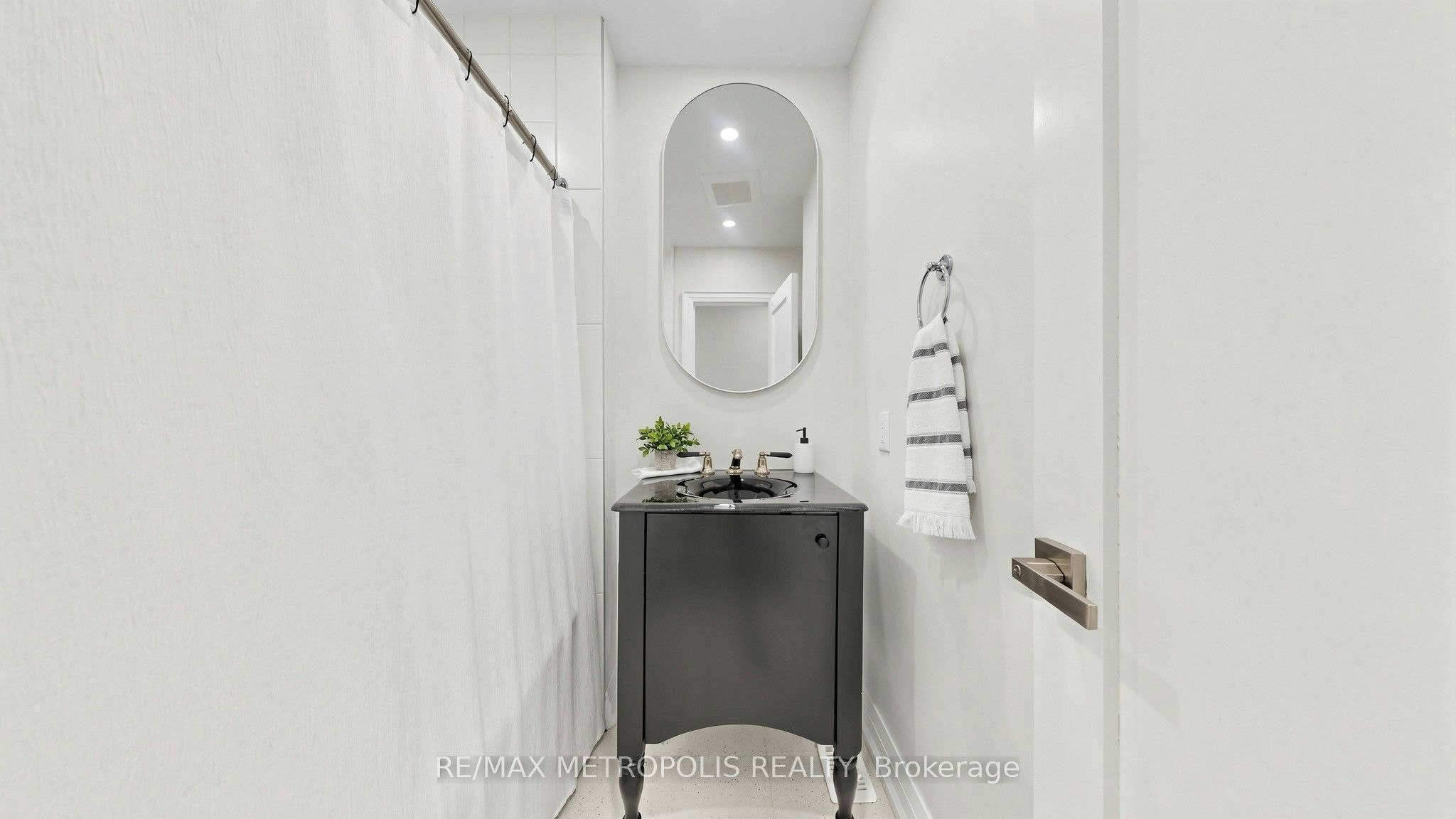 Upper-62 Davelayne Road, Toronto, ON, M9M 2A7 - 42