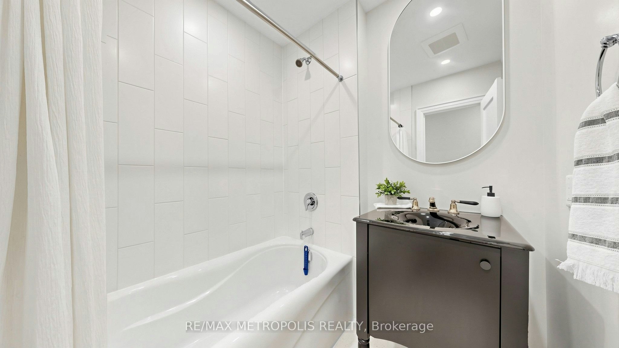 Upper-62 Davelayne Road, Toronto, ON, M9M 2A7 - 41