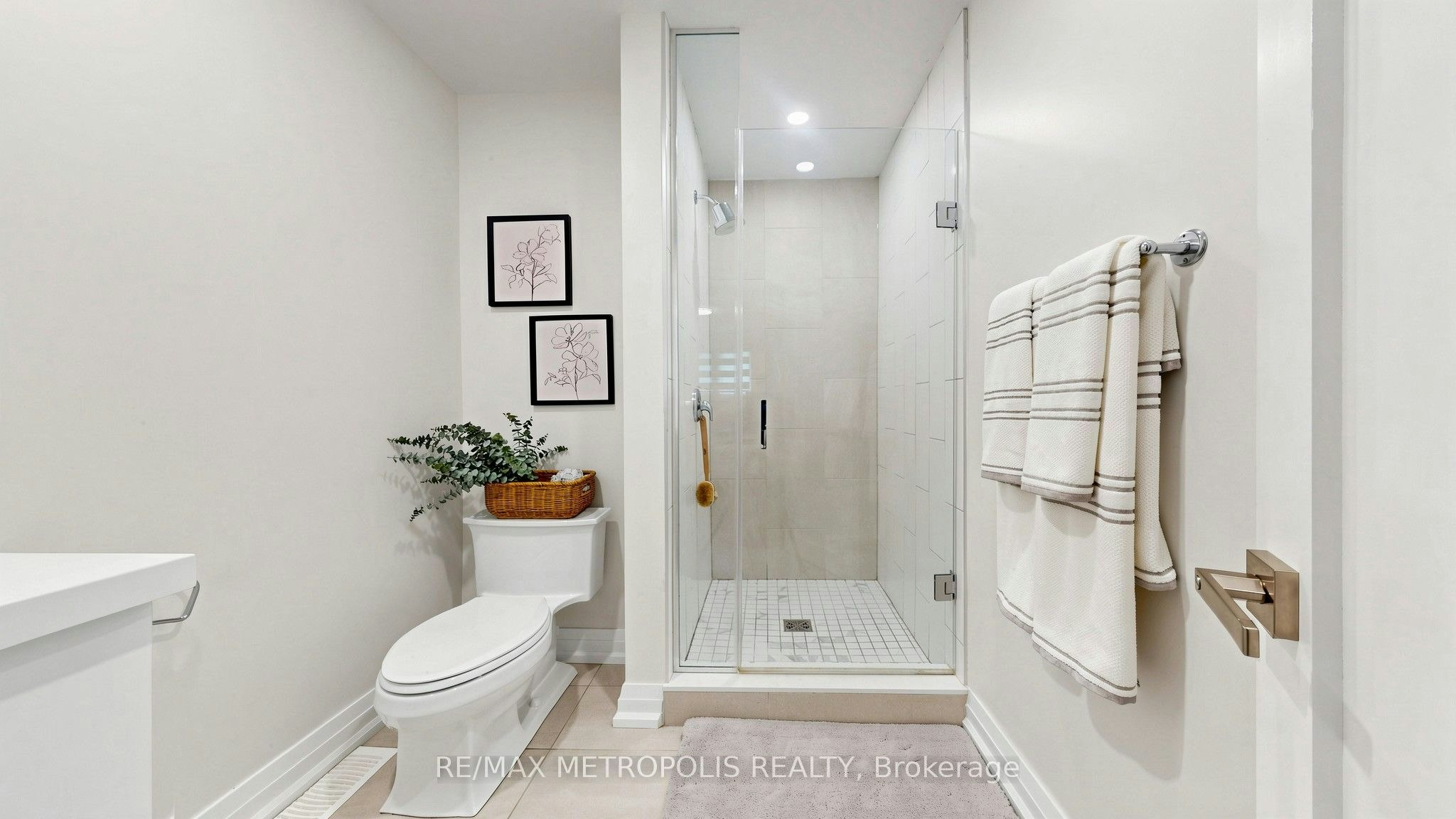 Upper-62 Davelayne Road, Toronto, ON, M9M 2A7 - 32