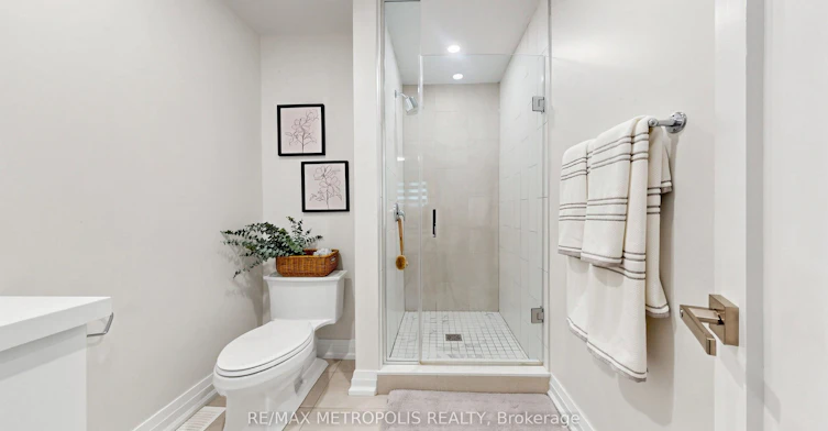 Upper-62 Davelayne Road, Toronto, ON, M9M 2A7 - 32