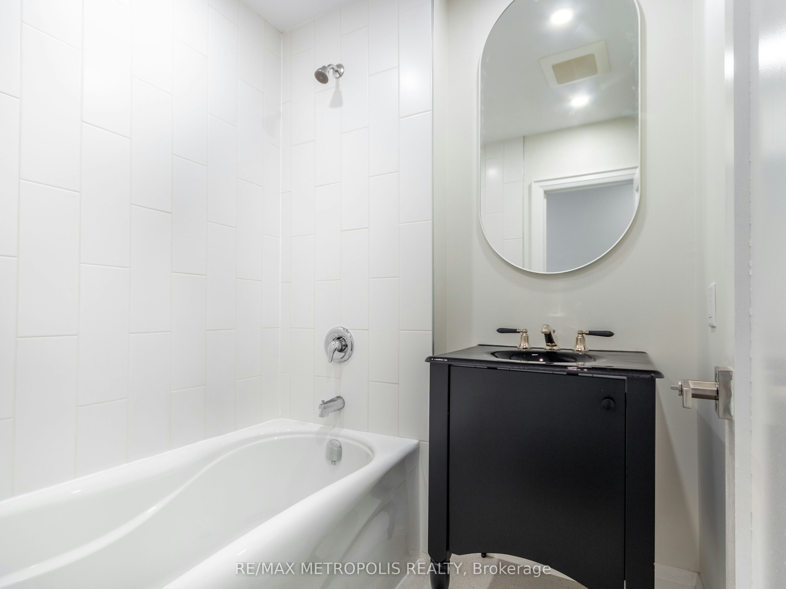 Upper-62 Davelayne Road, Toronto, ON, M9M 2A7 - 15