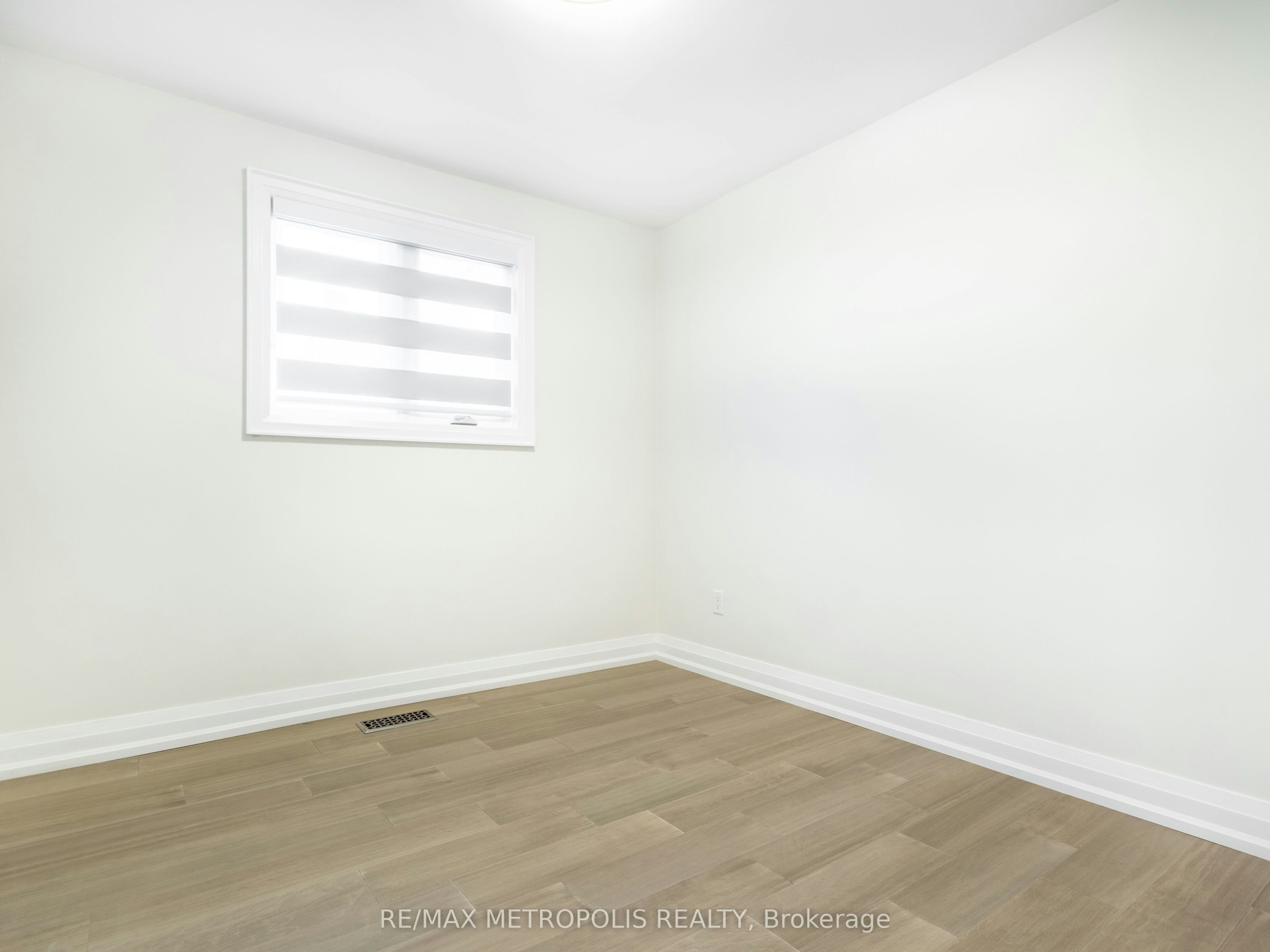 Upper-62 Davelayne Road, Toronto, ON, M9M 2A7 - 16