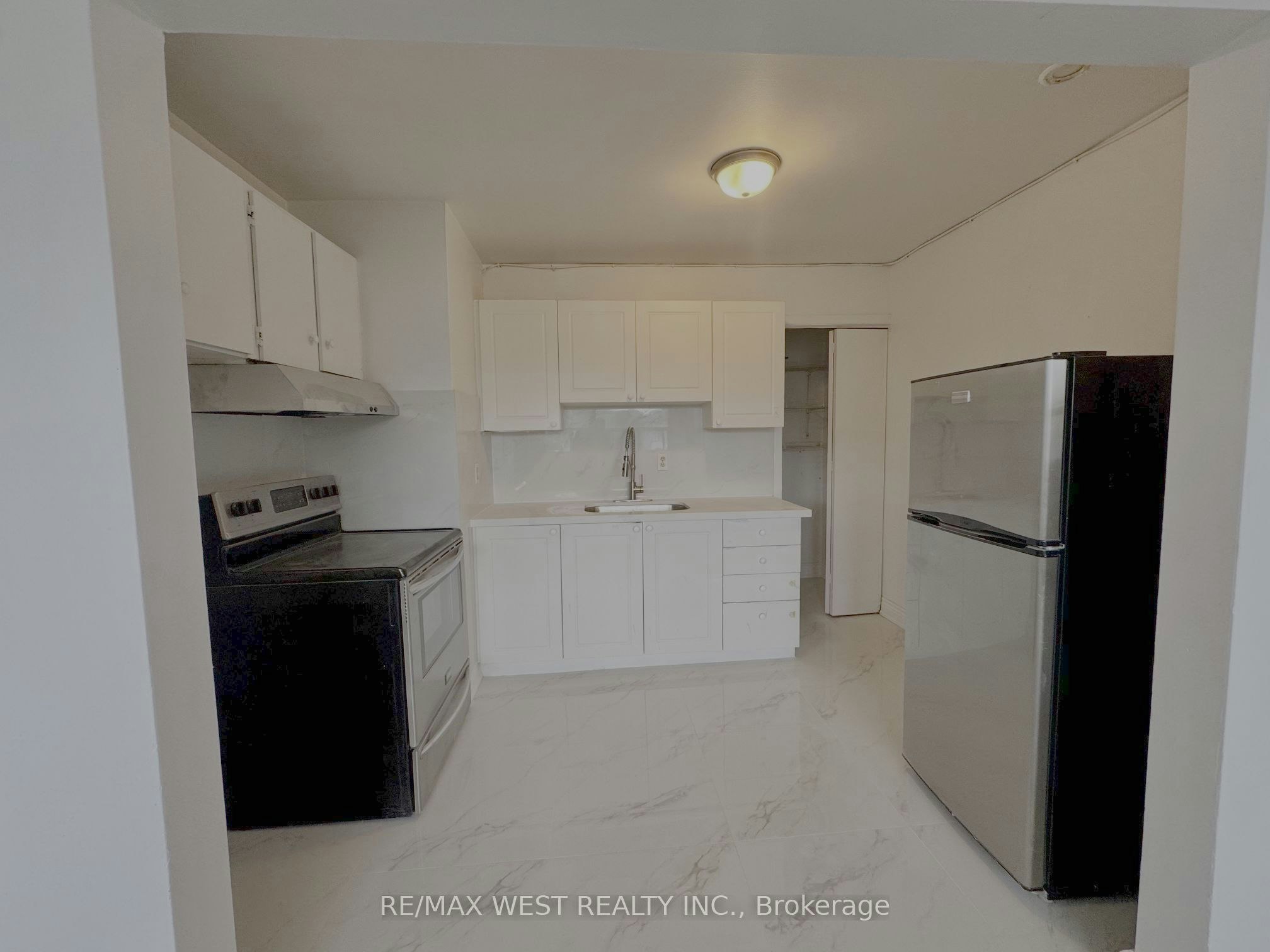 1687 St Clair Avenue W, Toronto, ON, M6N 1H9 - 3