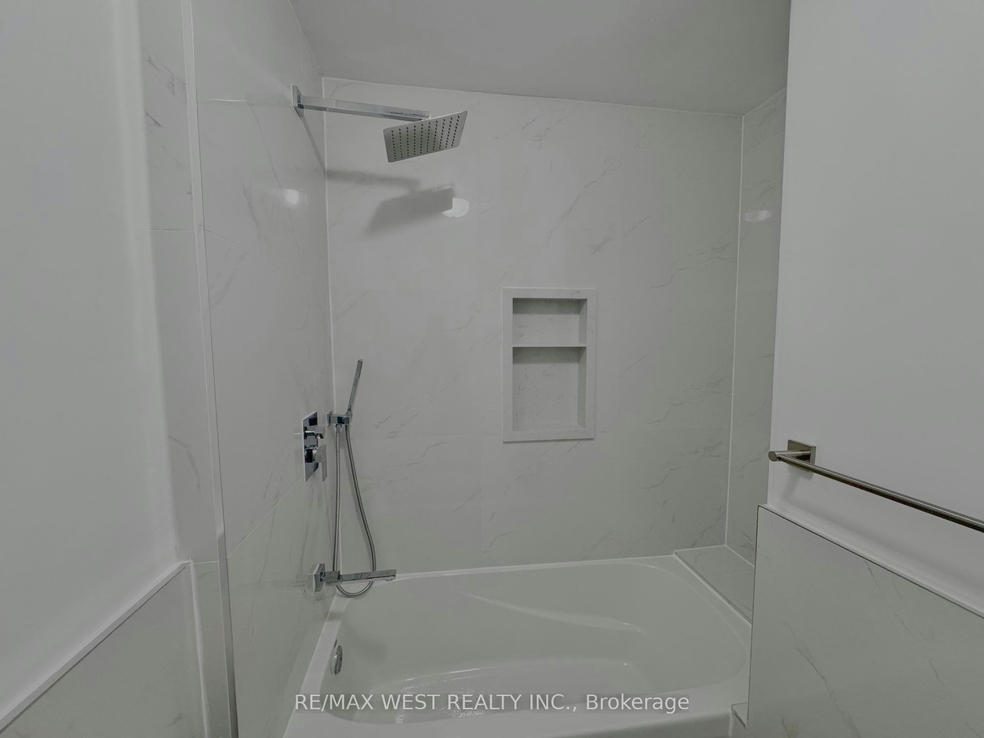 1687 St Clair Avenue W, Toronto, ON, M6N 1H9 - 4
