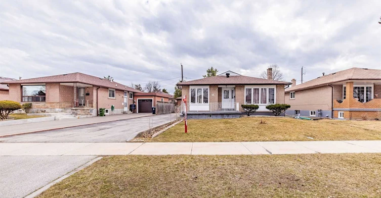 44 Strathavon Drive, Toronto, ON, M9V 2H6