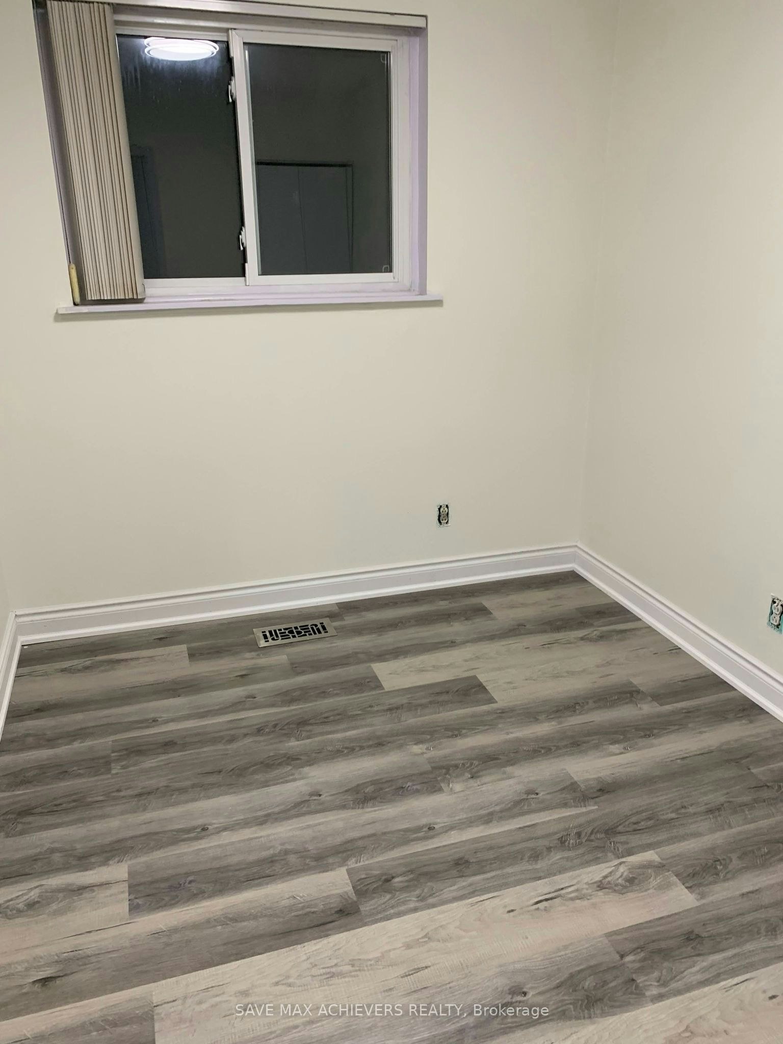 44 Strathavon Drive, Toronto, ON, M9V 2H6 - 9