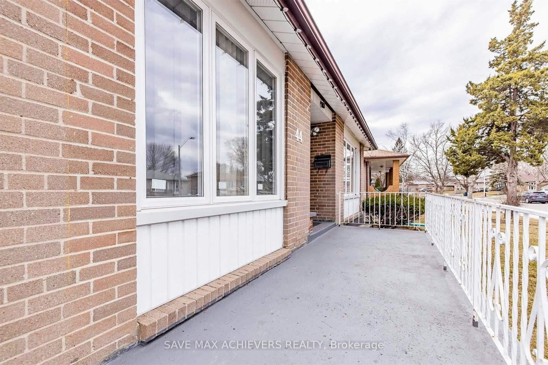 44 Strathavon Drive, Toronto, ON, M9V 2H6 - 3