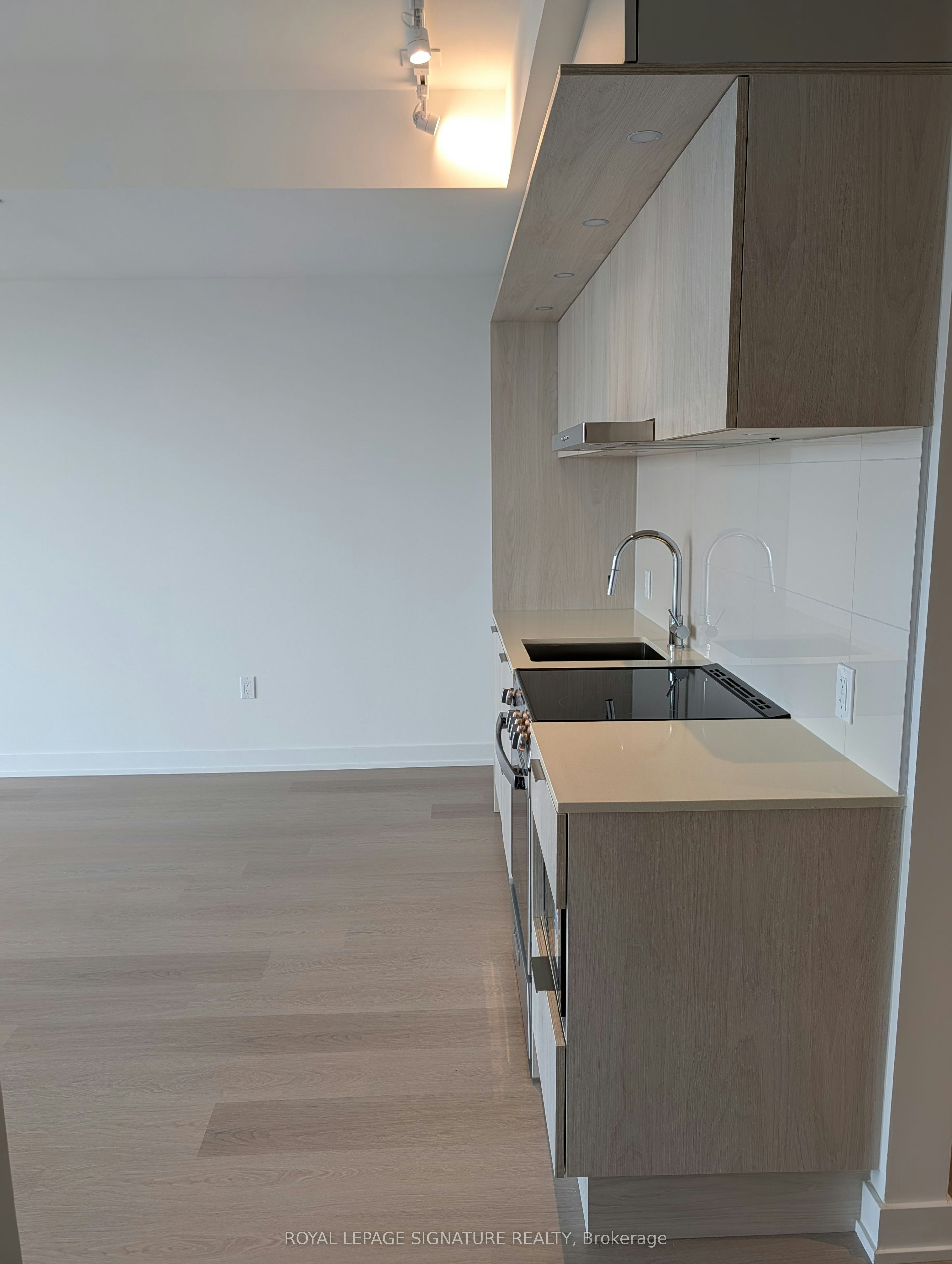 2204-448 Burnhamthorpe Road W, Mississauga, ON, L5B 0R4 - 7