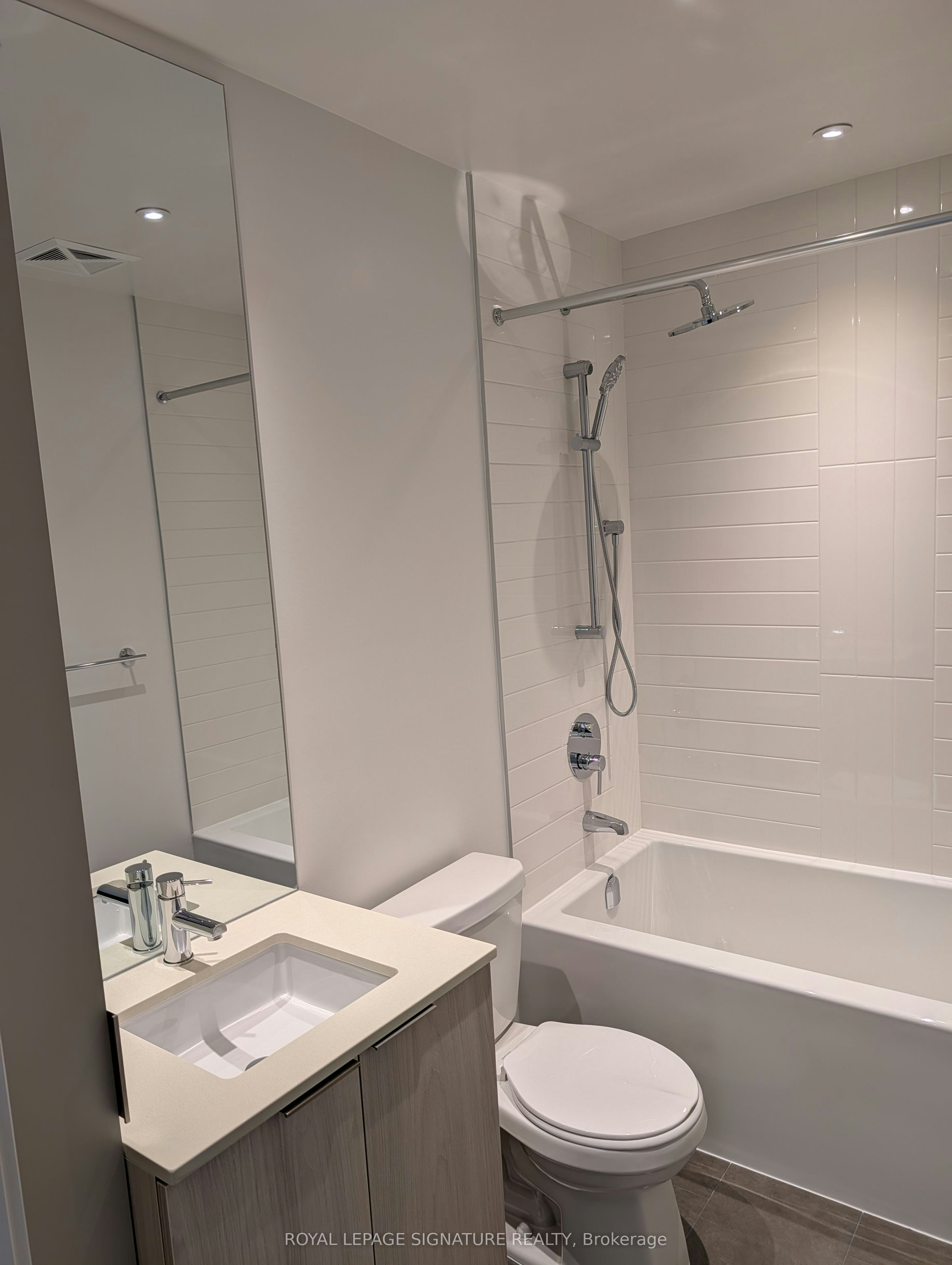2204-448 Burnhamthorpe Road W, Mississauga, ON, L5B 0R4 - 11