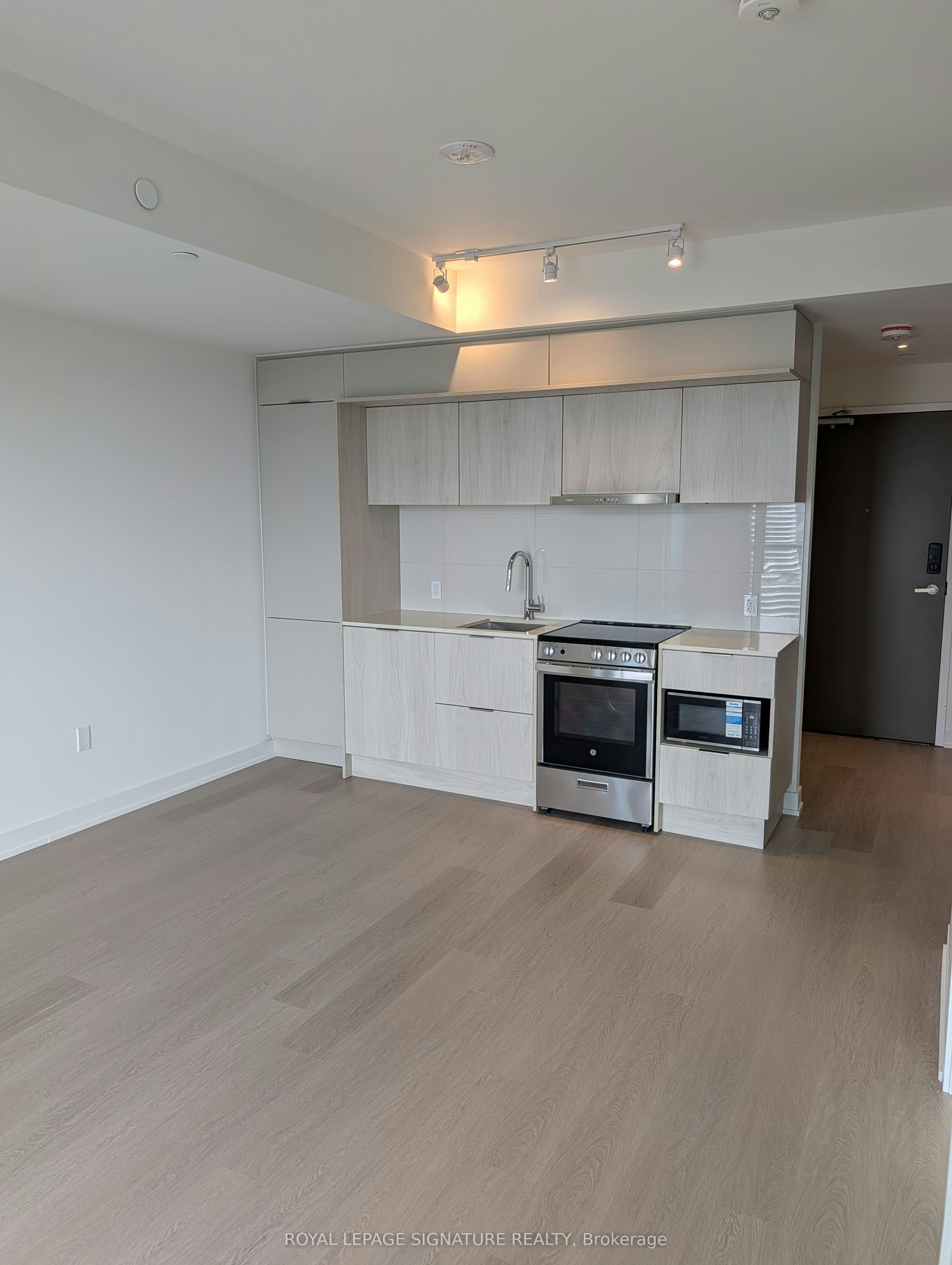 2204-448 Burnhamthorpe Road W, Mississauga, ON, L5B 0R4 - 5