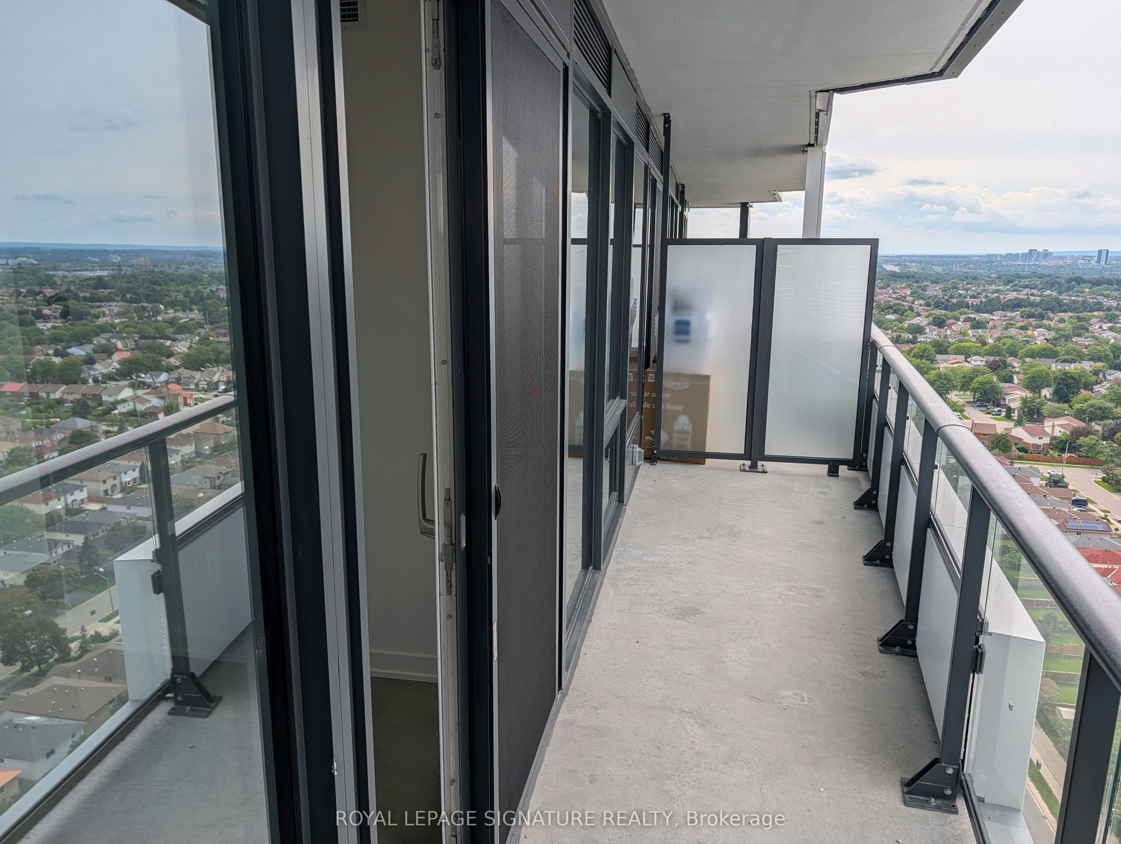 2204-448 Burnhamthorpe Road W, Mississauga, ON, L5B 0R4