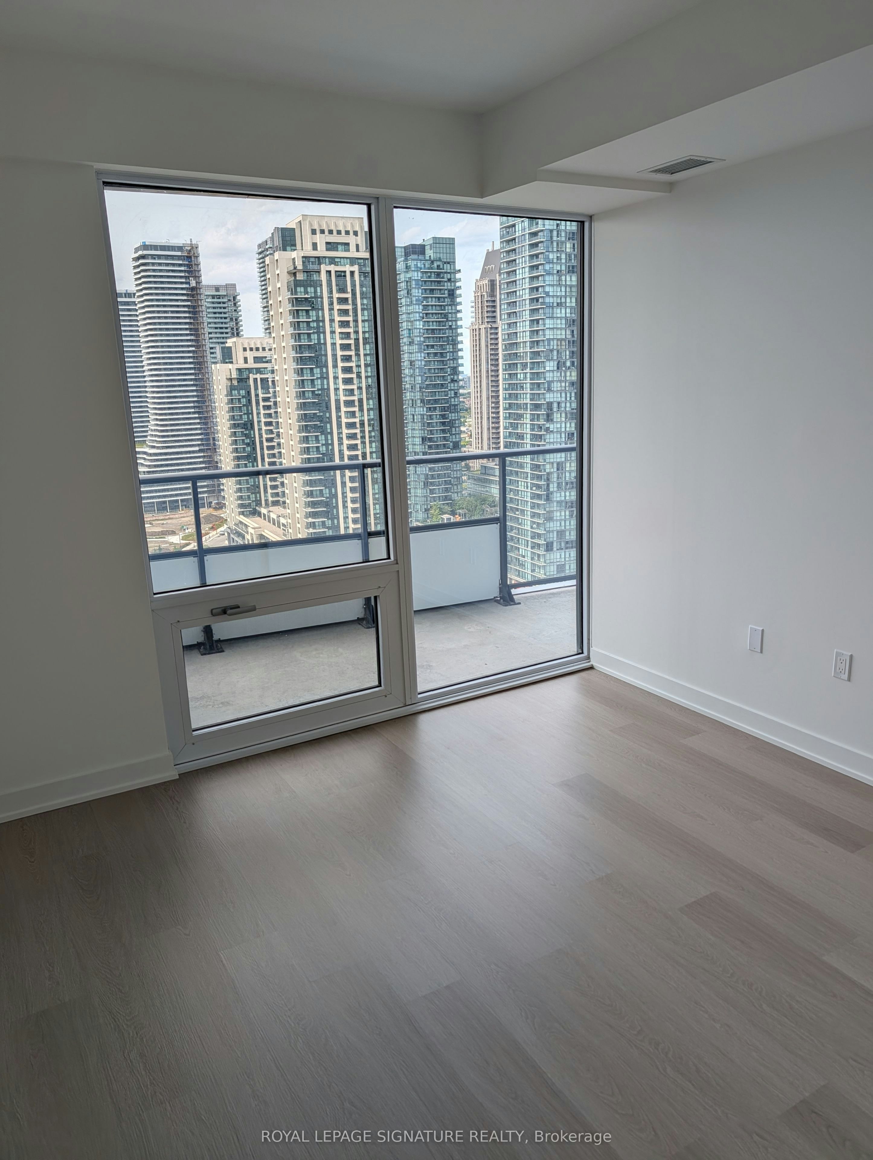 2204-448 Burnhamthorpe Road W, Mississauga, ON, L5B 0R4 - 3