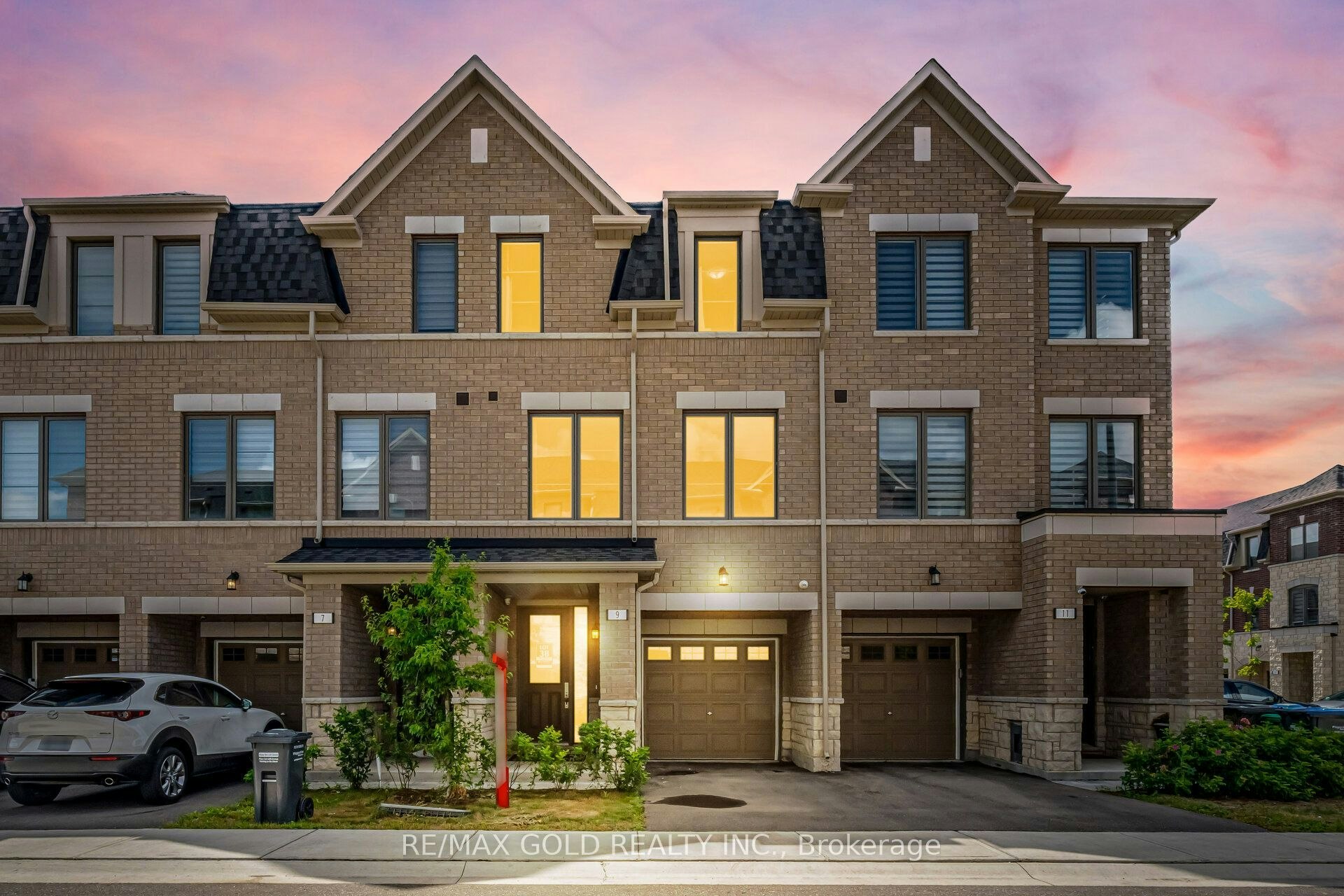 9 Arcola Street, Brampton, ON, L6P 4N7