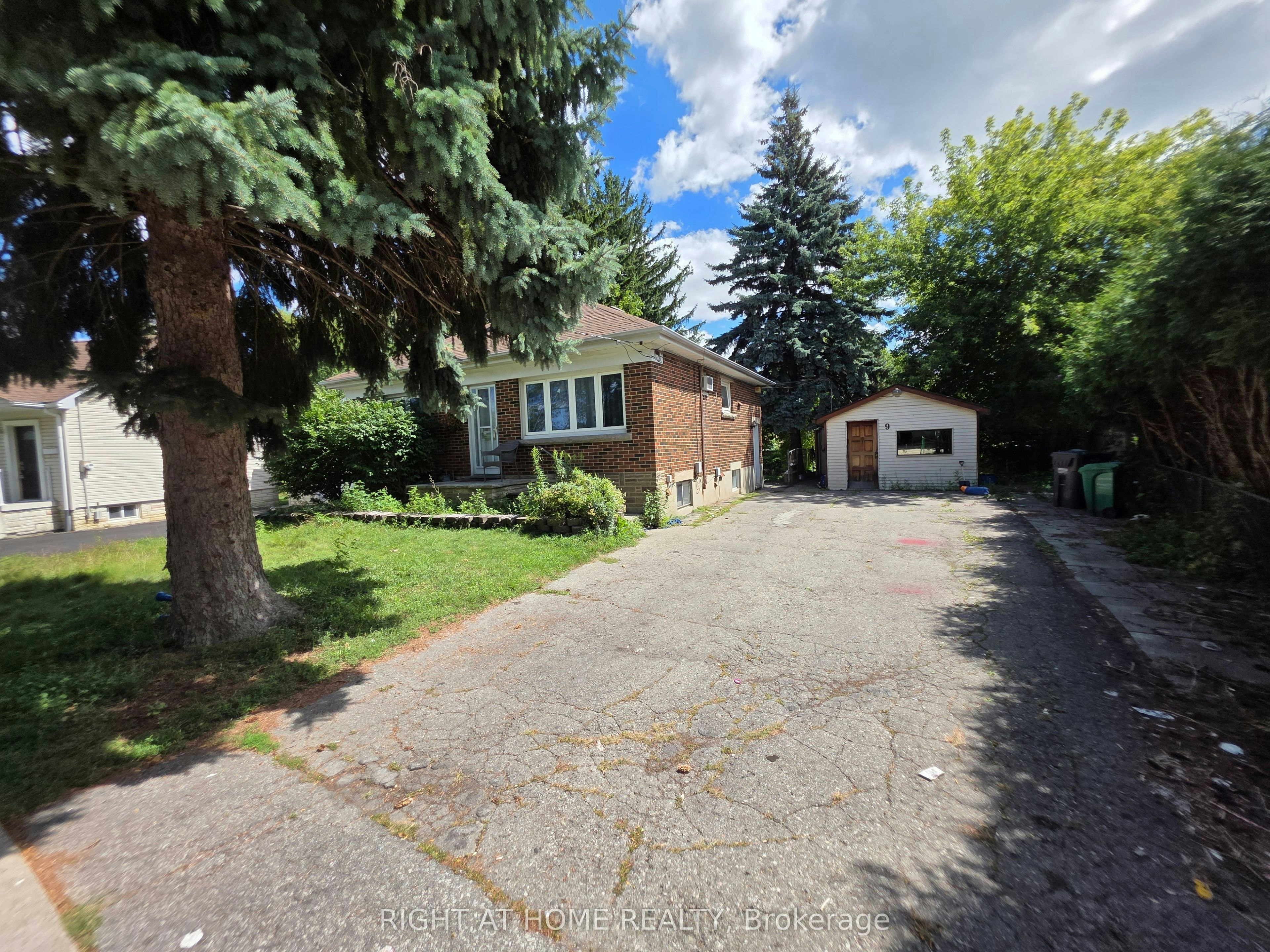 9 Rogers Road, Brampton, ON, L6X 1L7
