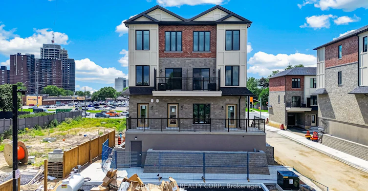 24-725 Front Royal Street, Mississauga, ON, L4Y 0C8 - 2