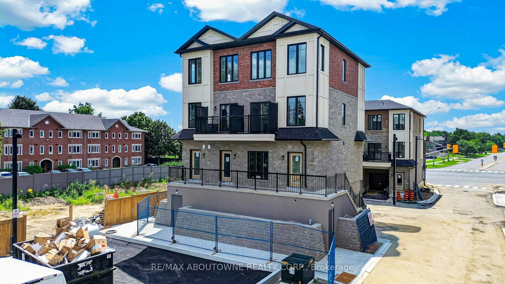 24-725 Front Royal Street, Mississauga, ON, L4Y 0C8