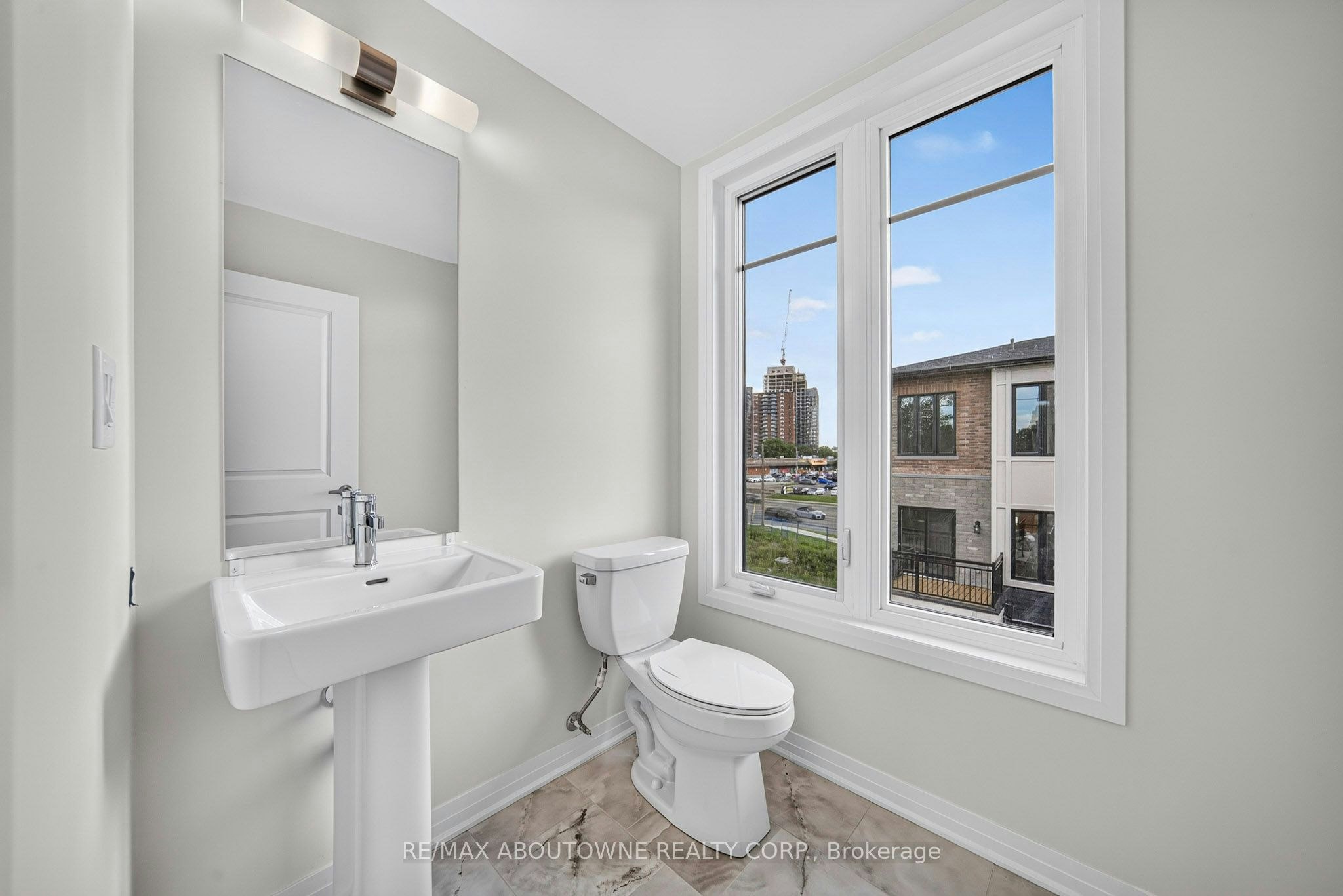 24-725 Front Royal Street, Mississauga, ON, L4Y 0C8 - 16