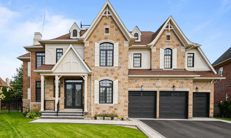 950 Fredonia Drive
