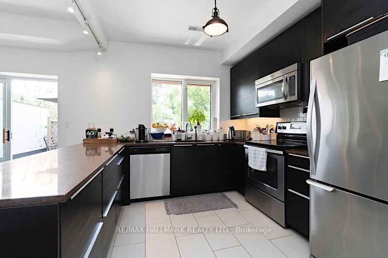 Upper-228 Pacific Avenue, Toronto, ON, M6P 2P5 - 2