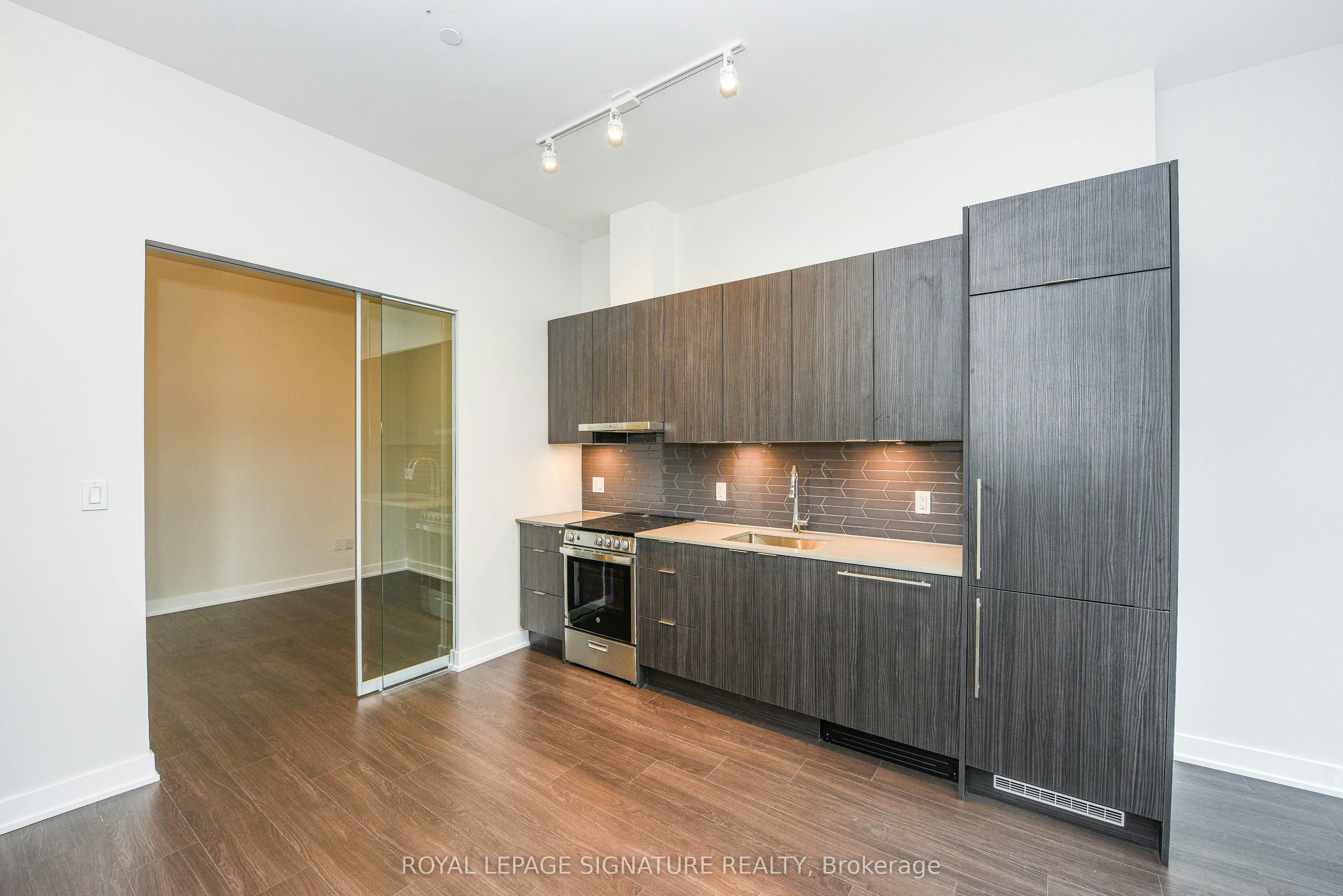 505-430 Square One Drive E, Mississauga, ON, L5B 0L6 - 9