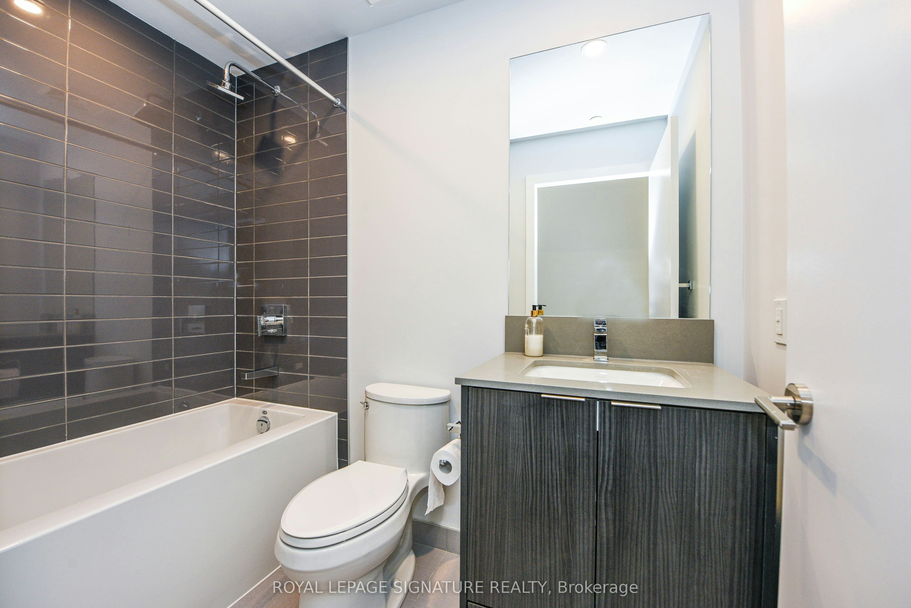 505-430 Square One Drive E, Mississauga, ON, L5B 0L6 - 17